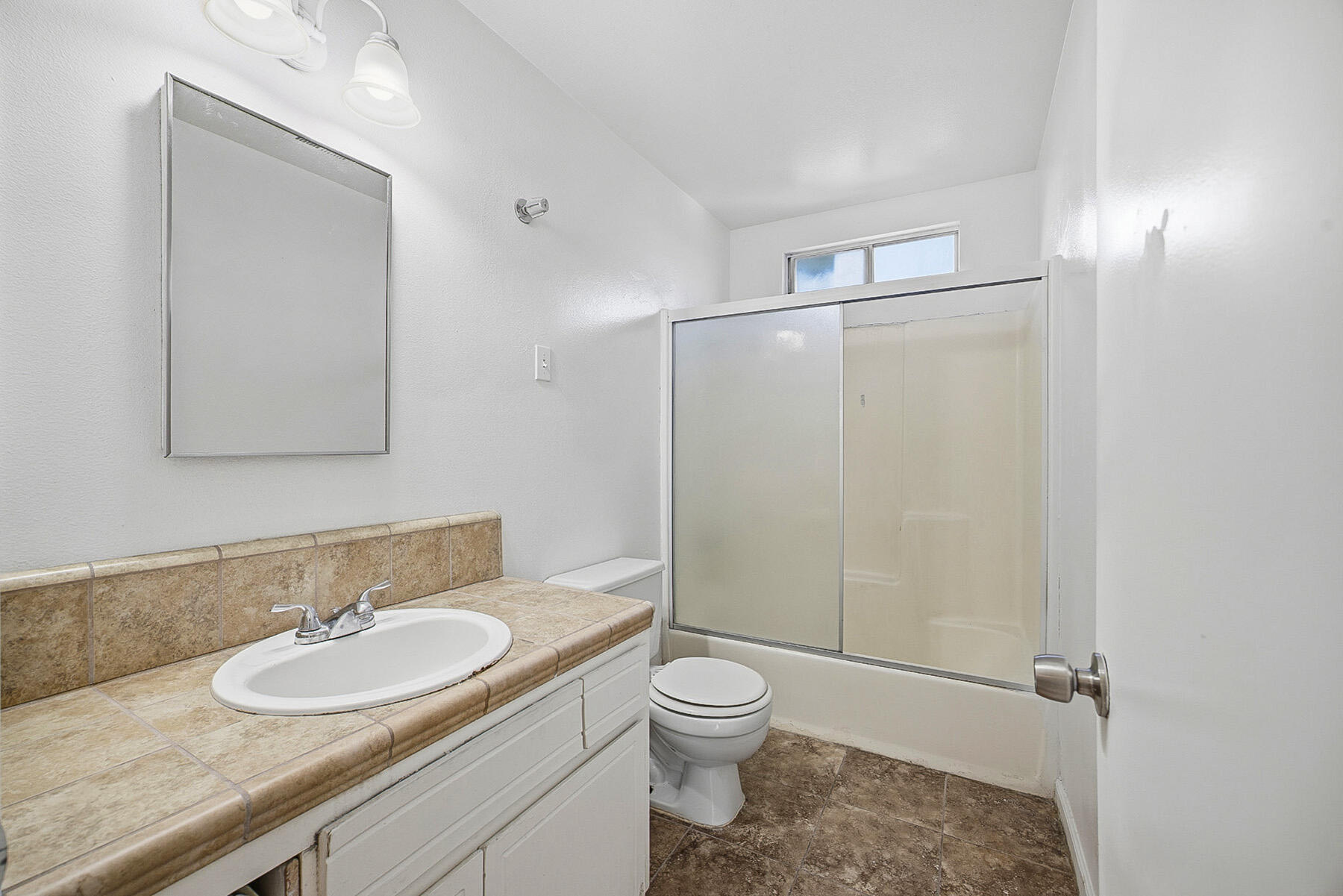 219 E Elowin Ct, Visalia, CA 93291