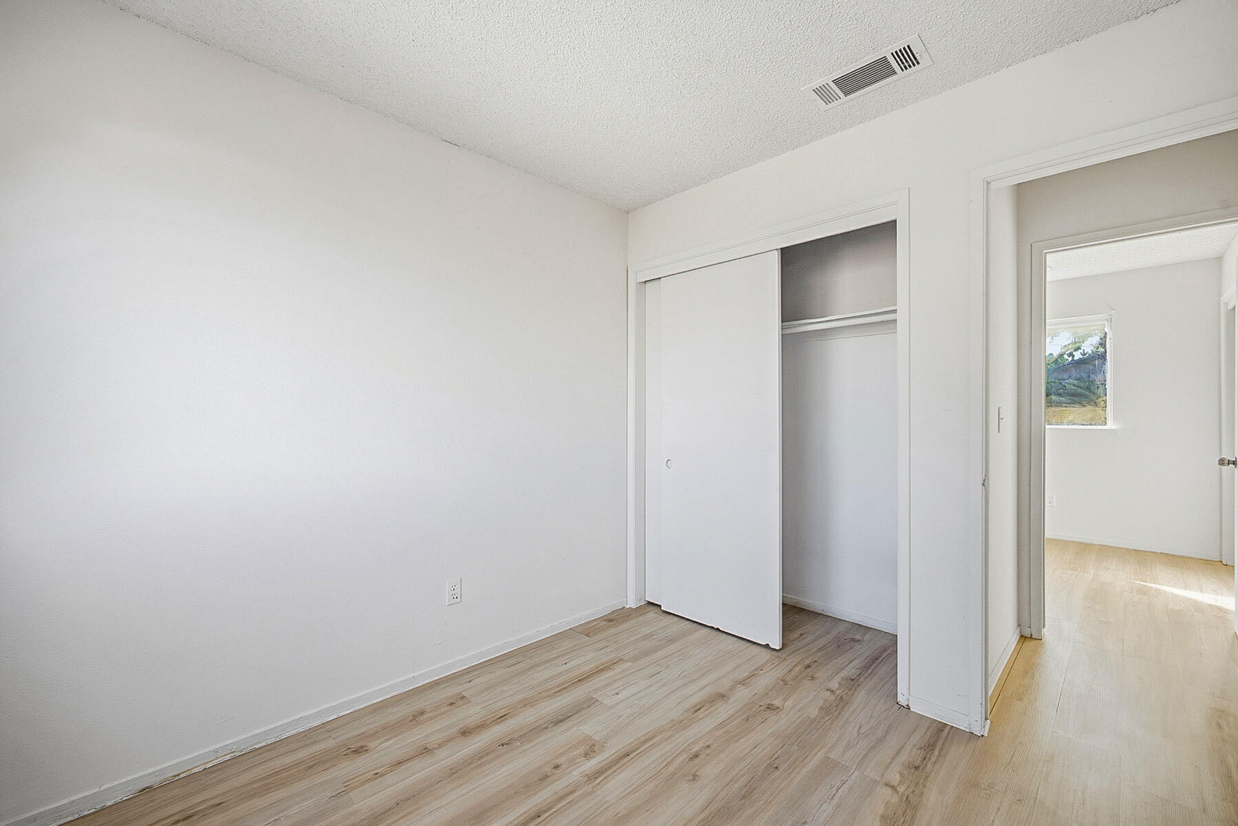 219 E Elowin Ct, Visalia, CA 93291