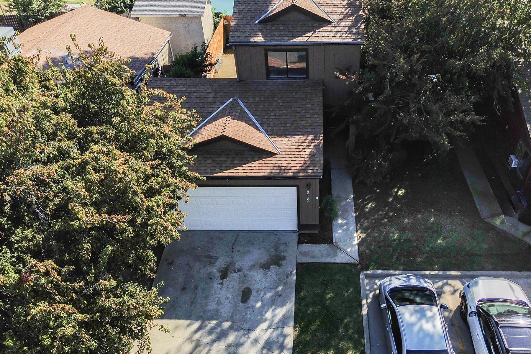 219 E Elowin Ct, Visalia, CA 93291