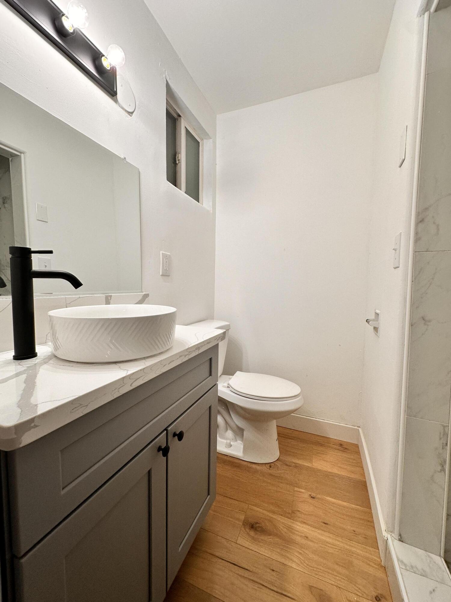 901 Paloma St, Bakersfield, CA 93304