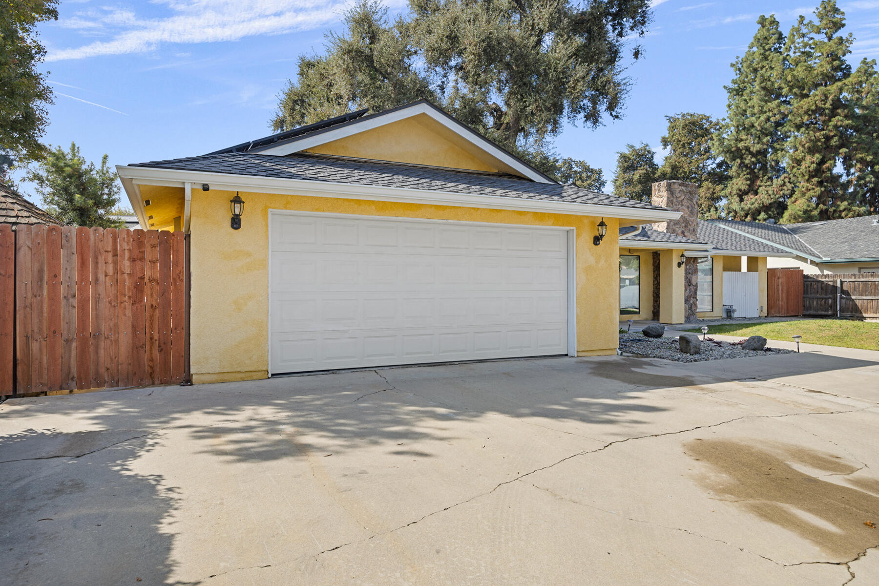 1209 N N Gem St, Tulare, CA 93274