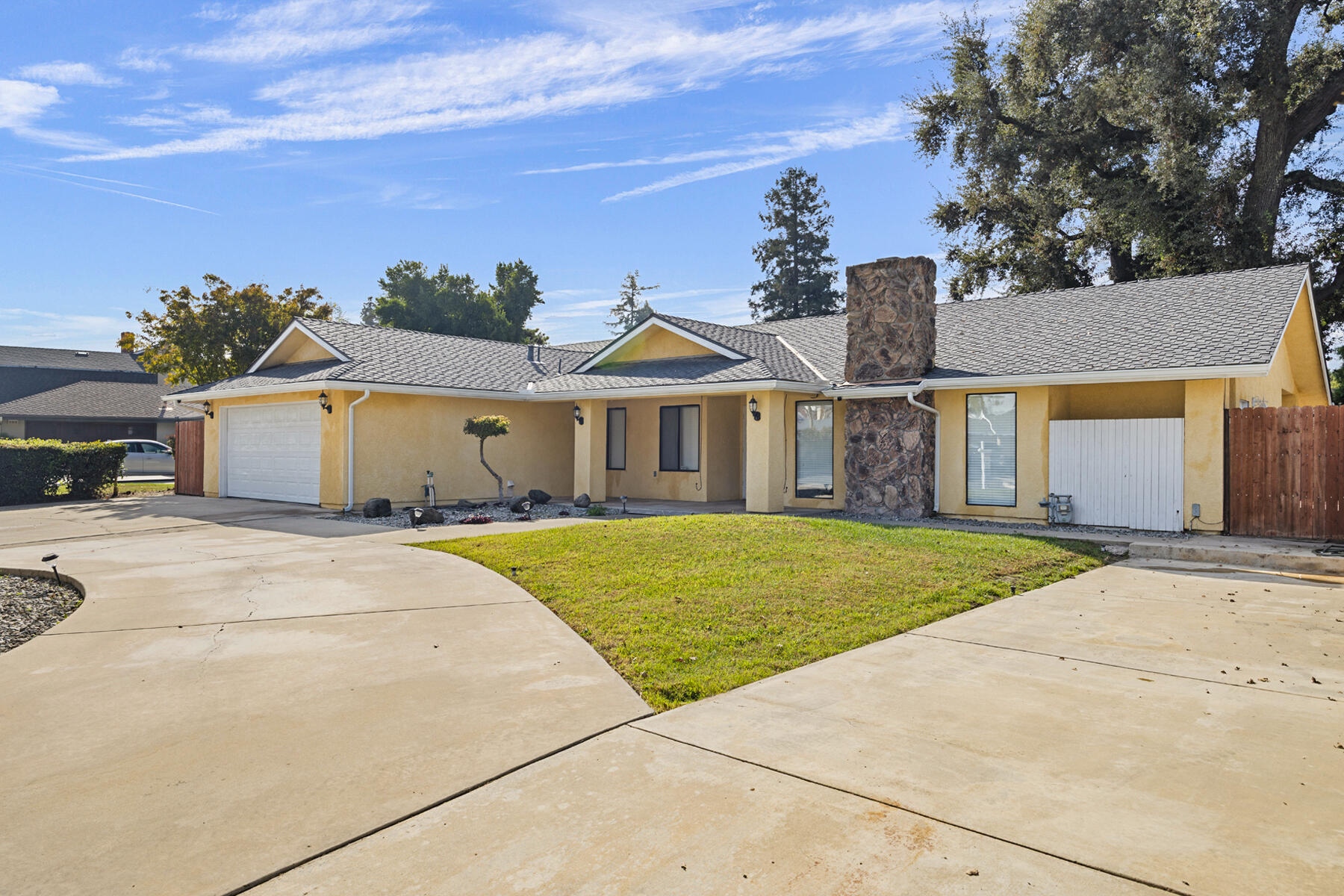 1209 N N Gem St, Tulare, CA 93274