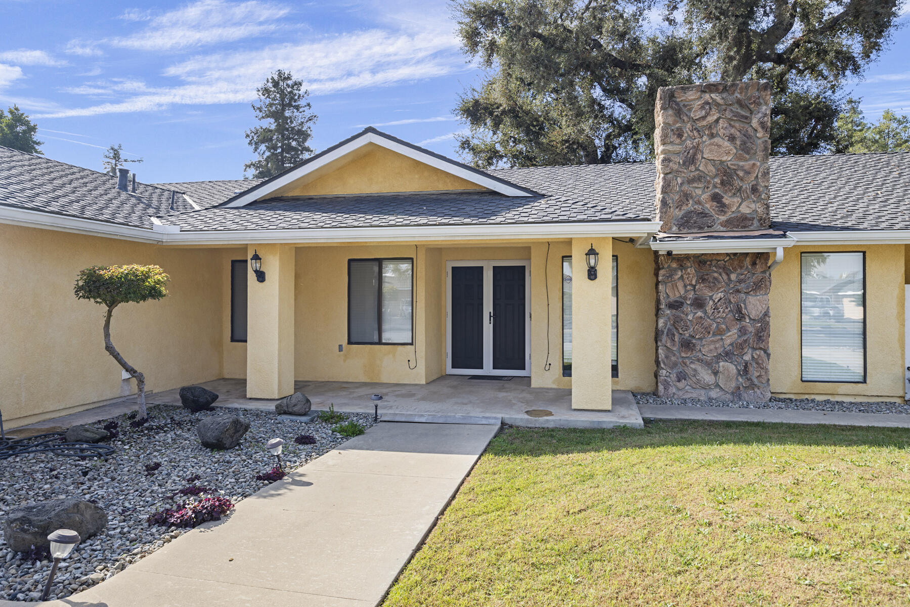 1209 N N Gem St, Tulare, CA 93274