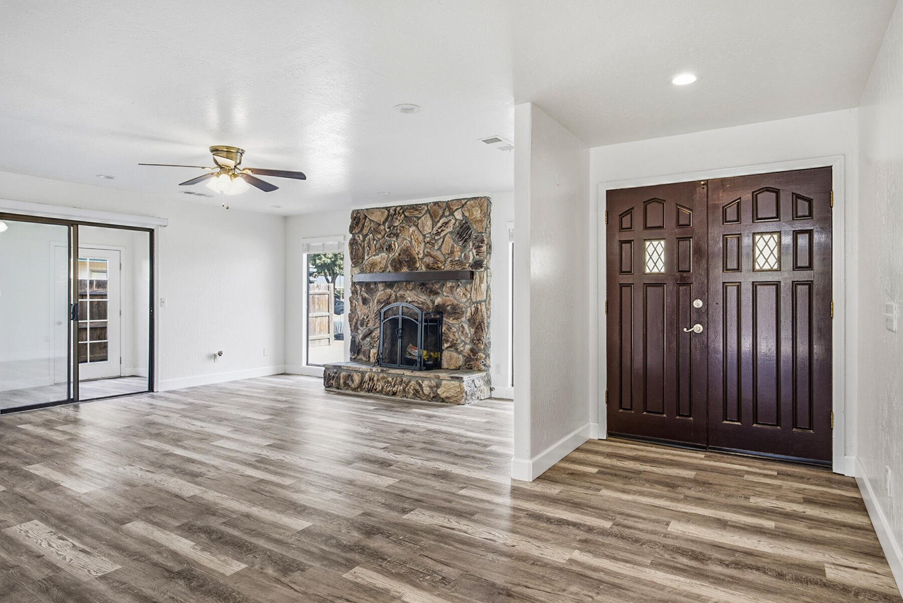 1209 N N Gem St, Tulare, CA 93274