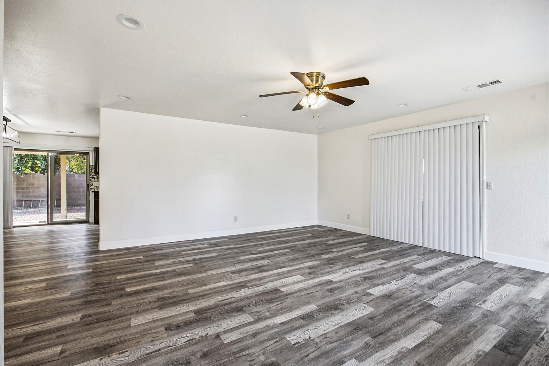 1209 N N Gem St, Tulare, CA 93274