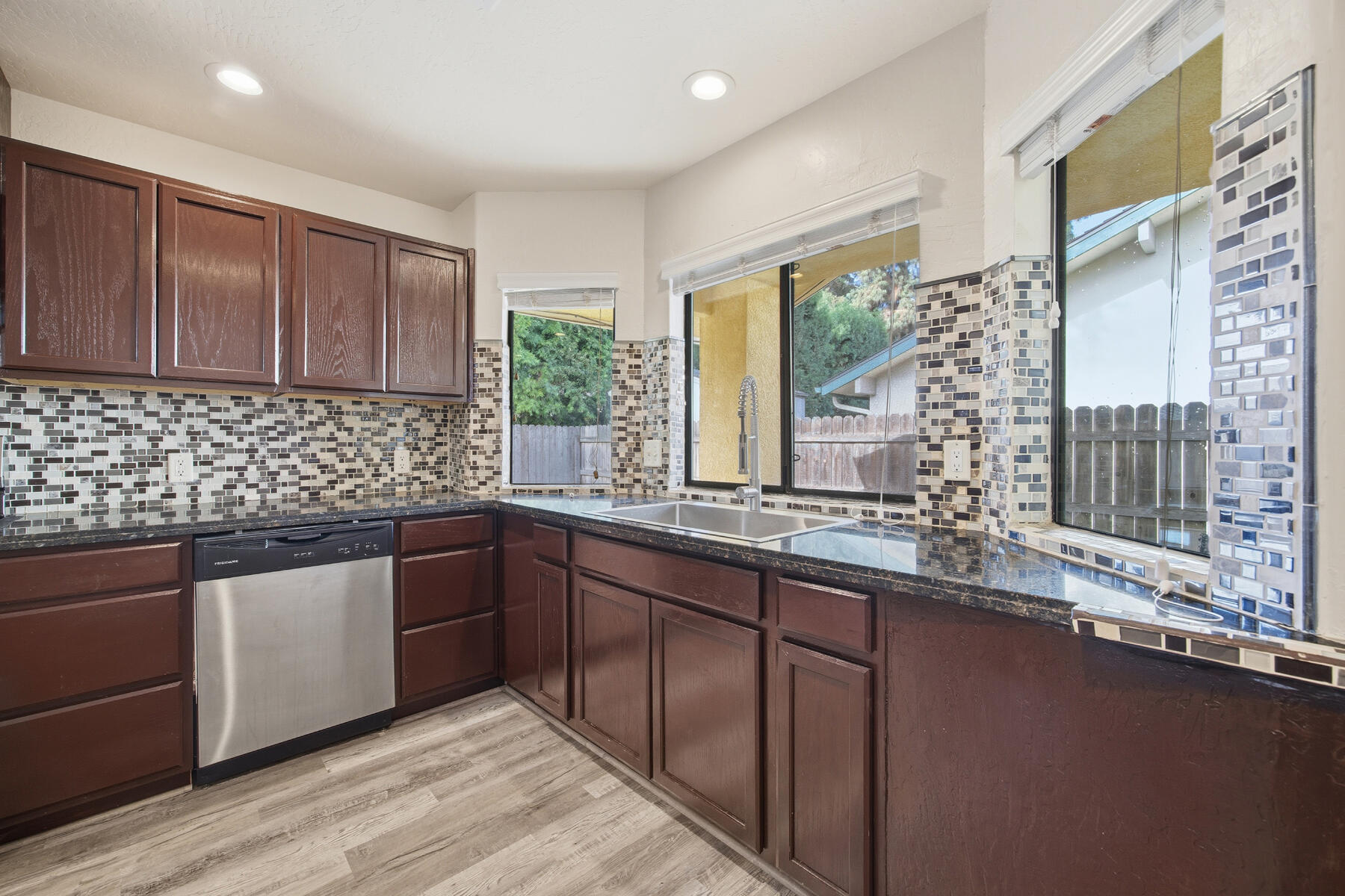 1209 N N Gem St, Tulare, CA 93274