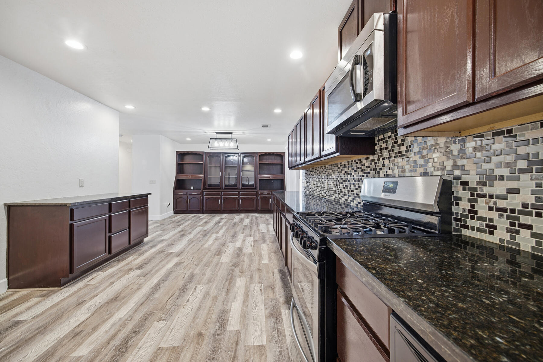 1209 N N Gem St, Tulare, CA 93274