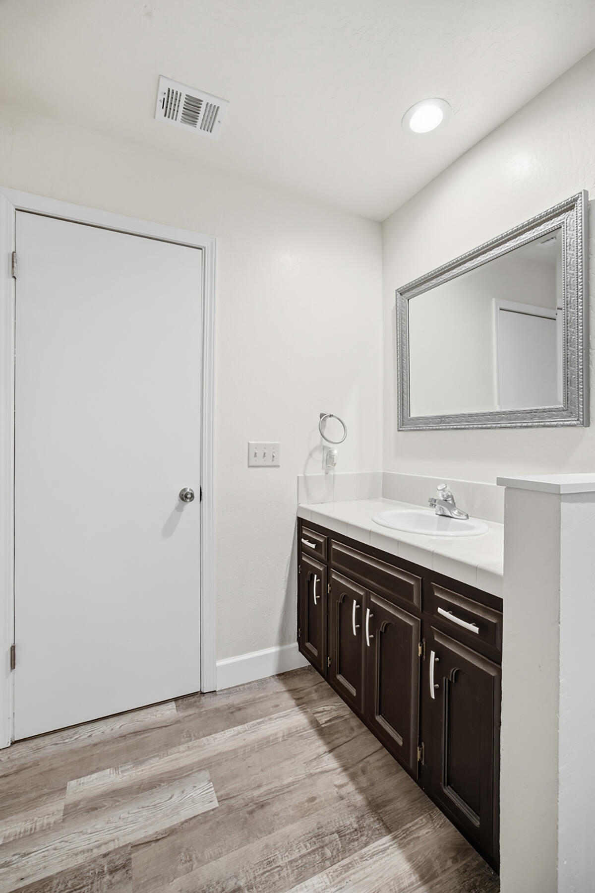 1209 N N Gem St, Tulare, CA 93274