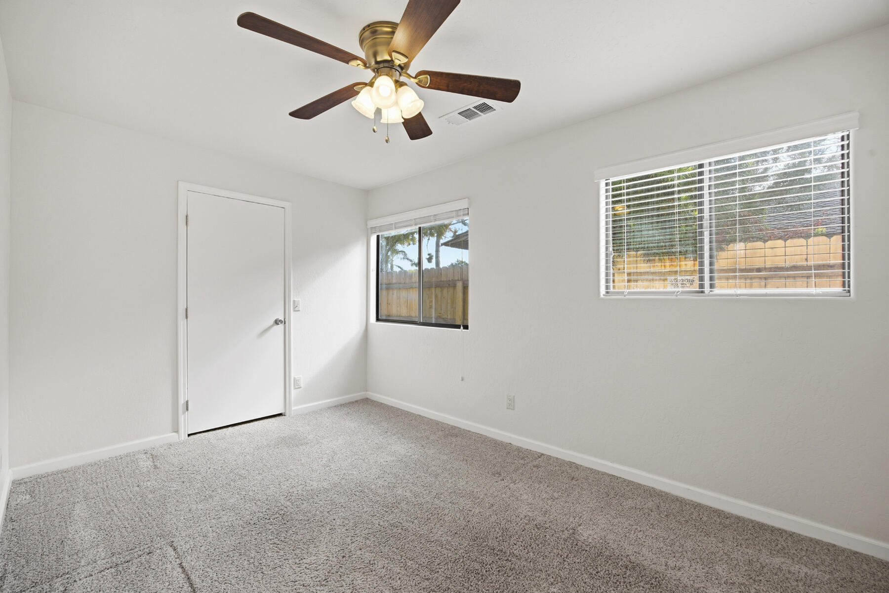 1209 N N Gem St, Tulare, CA 93274