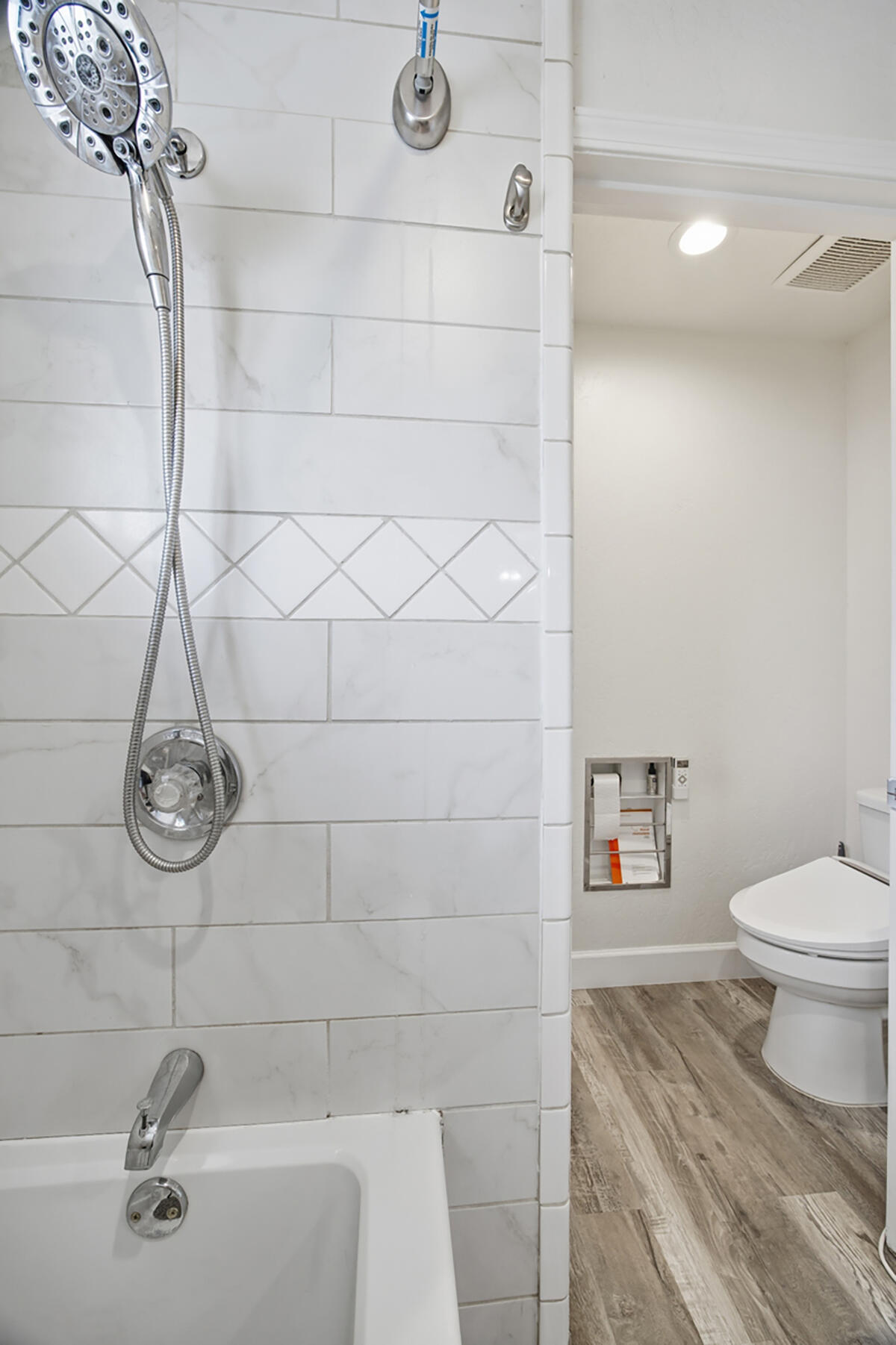 1209 N N Gem St, Tulare, CA 93274