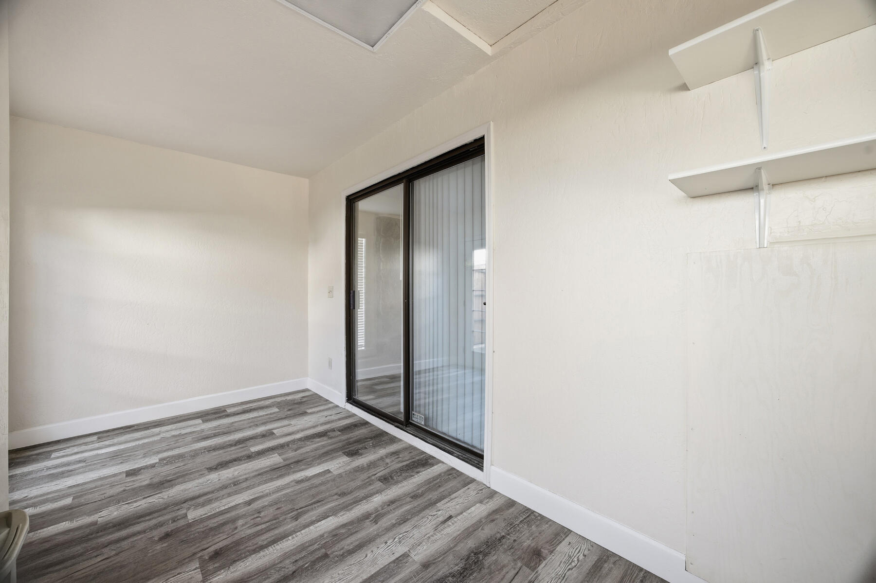 1209 N N Gem St, Tulare, CA 93274