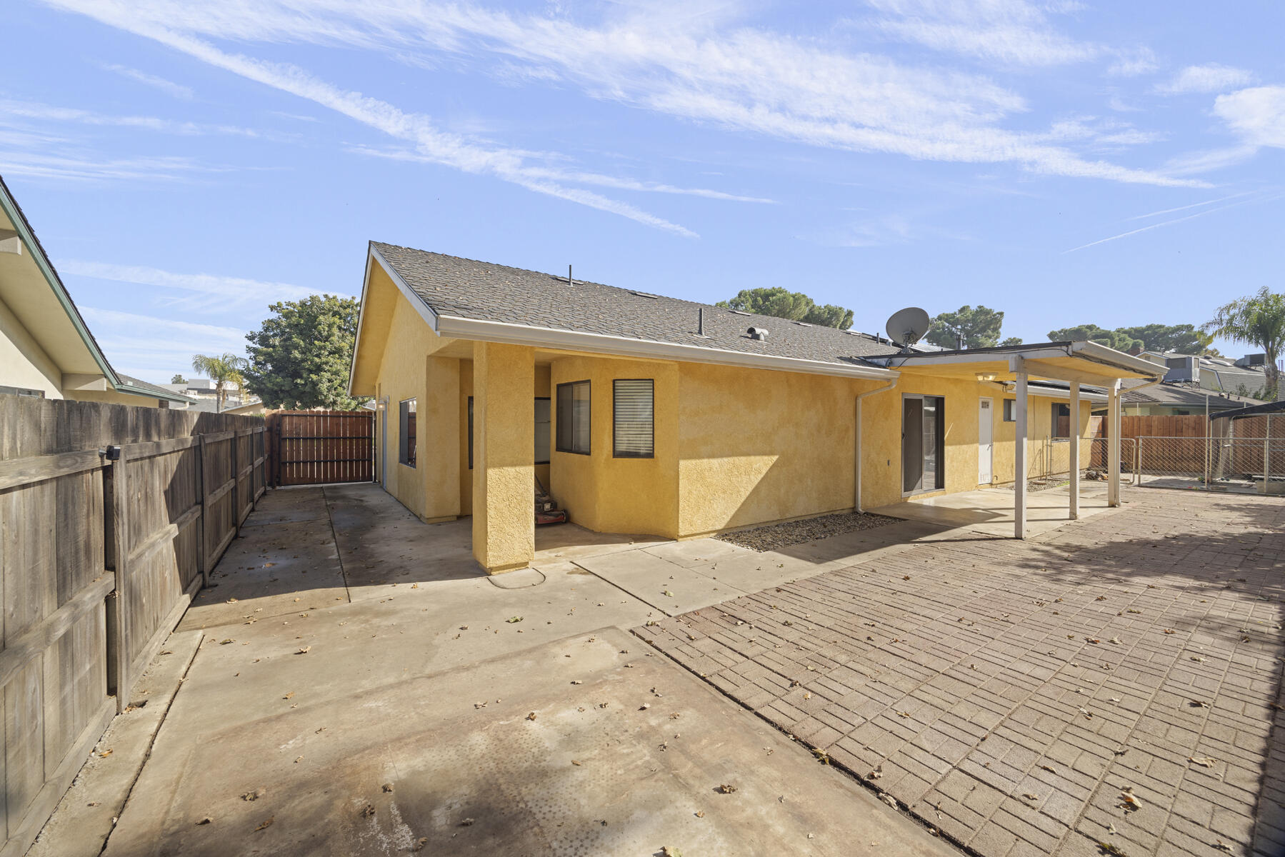 1209 N N Gem St, Tulare, CA 93274