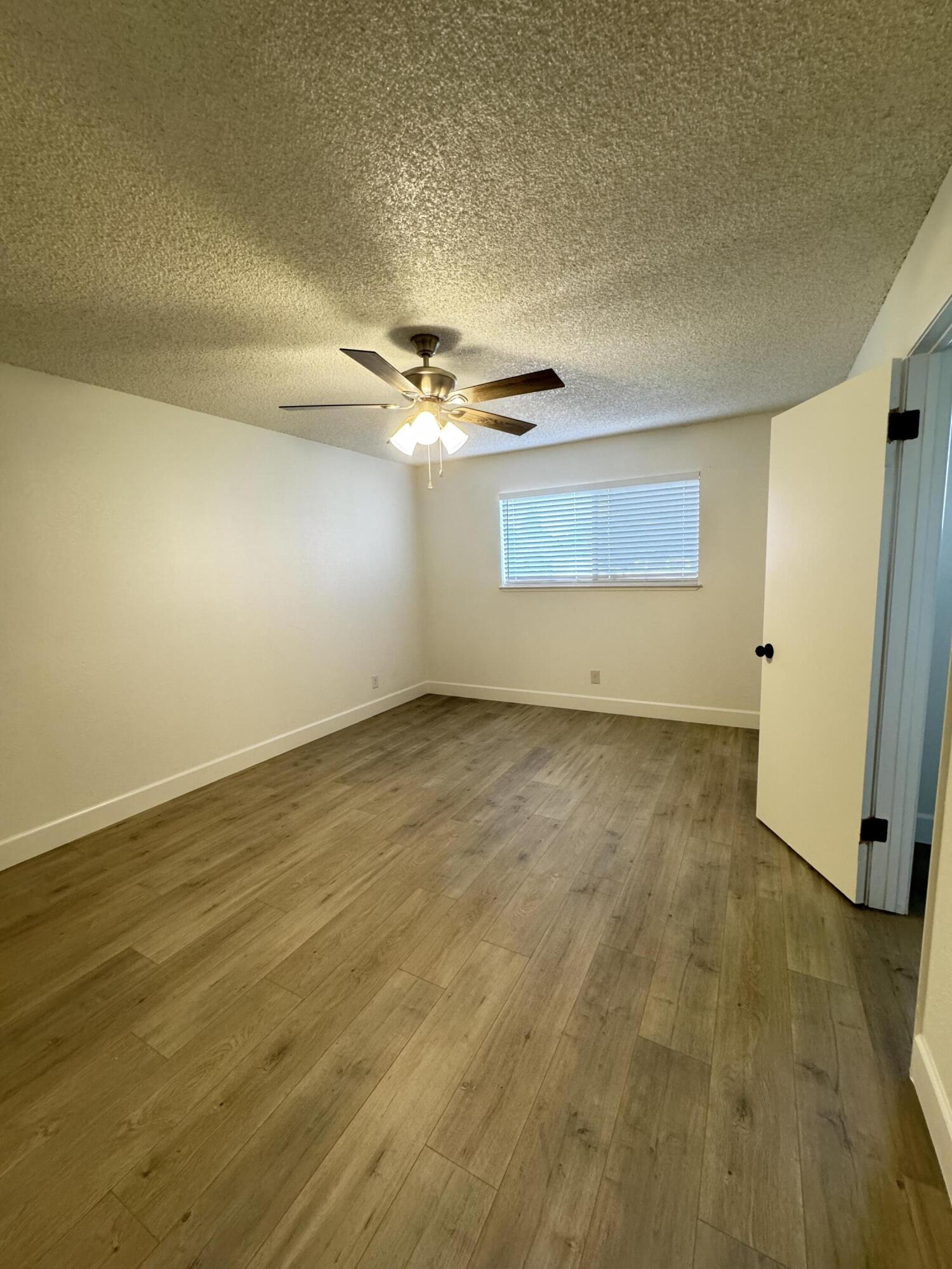 1732 S Burke St, Visalia, CA 93292