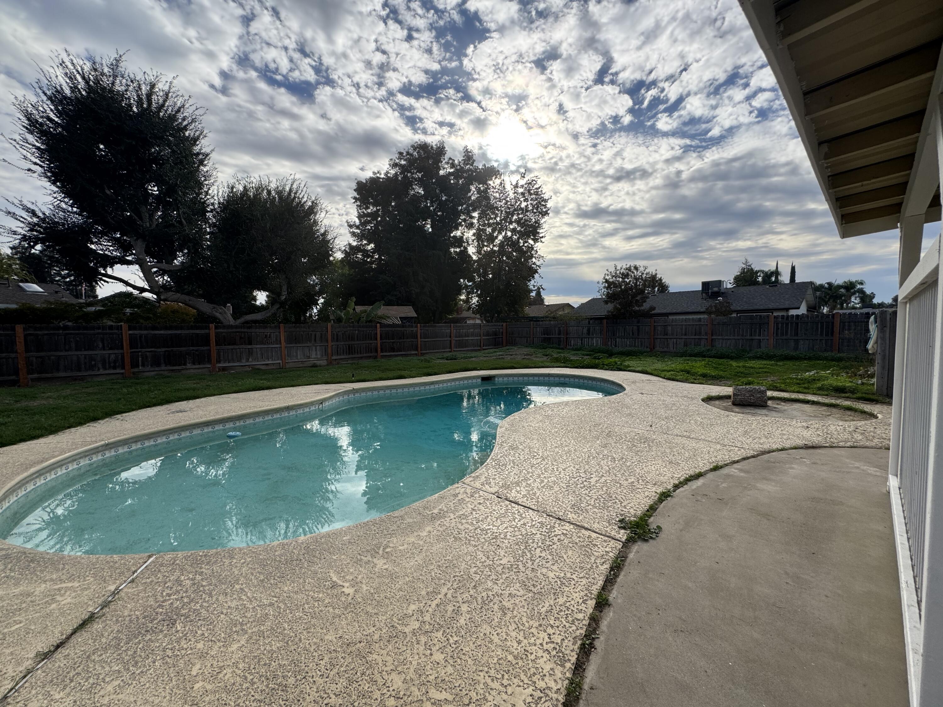1732 S Burke St, Visalia, CA 93292