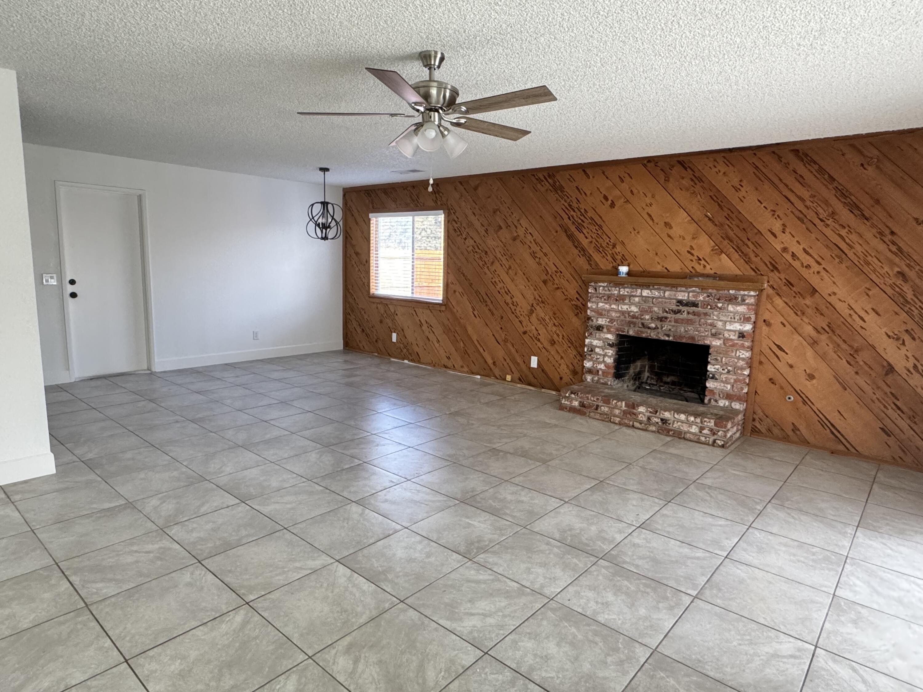 1732 S Burke St, Visalia, CA 93292