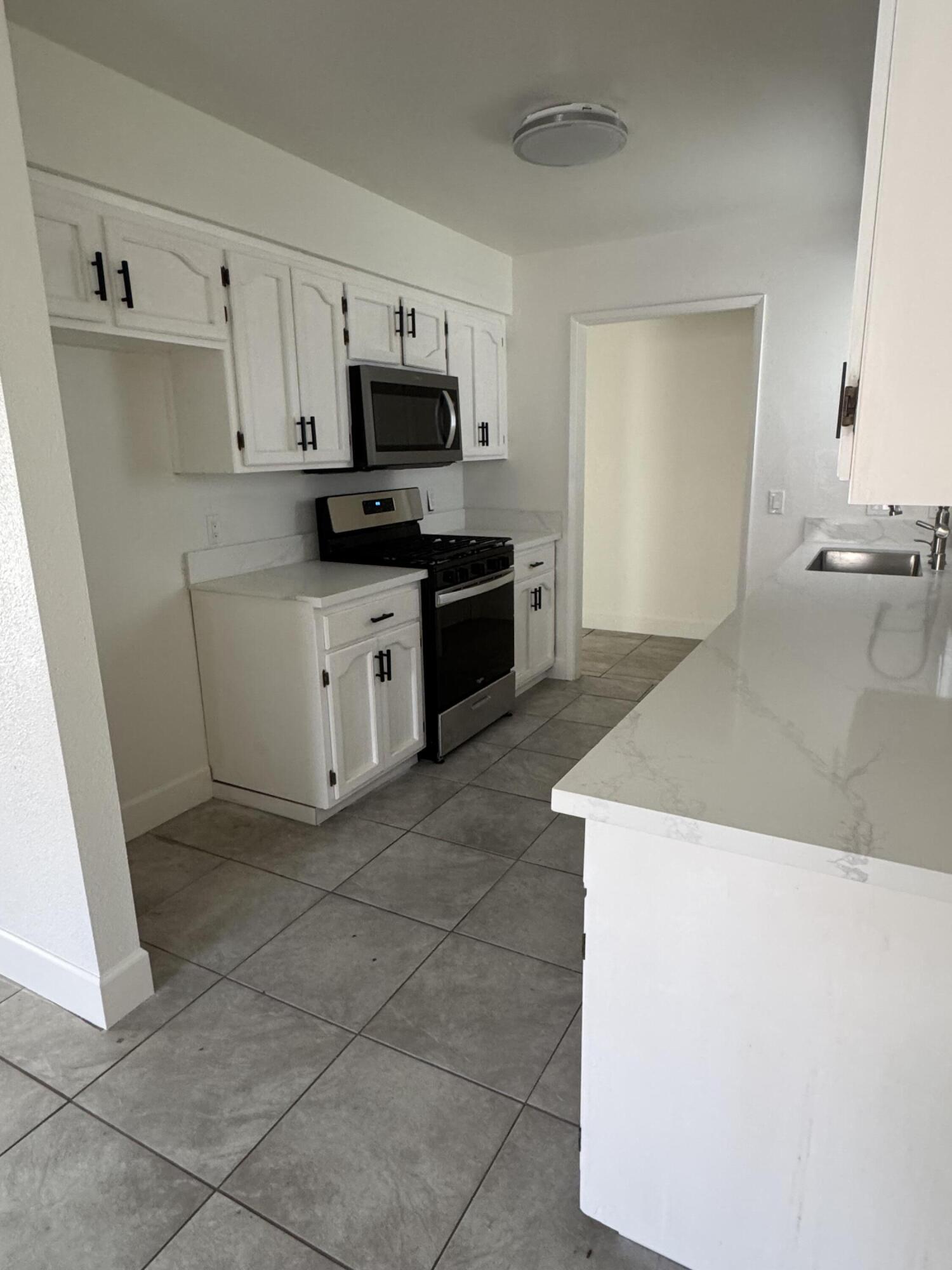 1732 S Burke St, Visalia, CA 93292