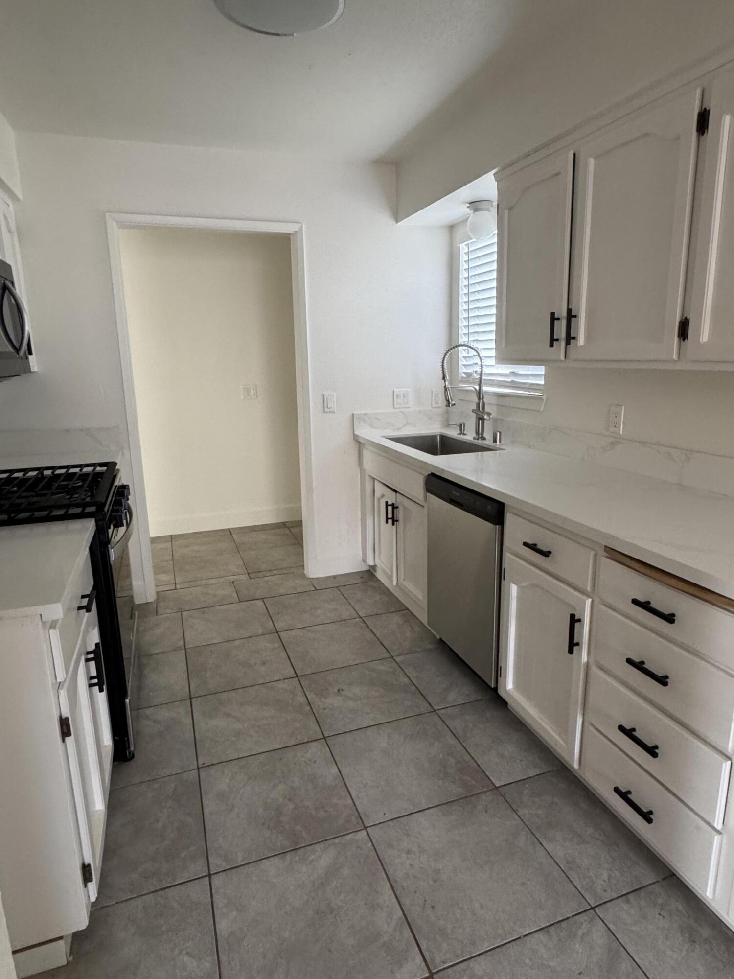 1732 S Burke St, Visalia, CA 93292