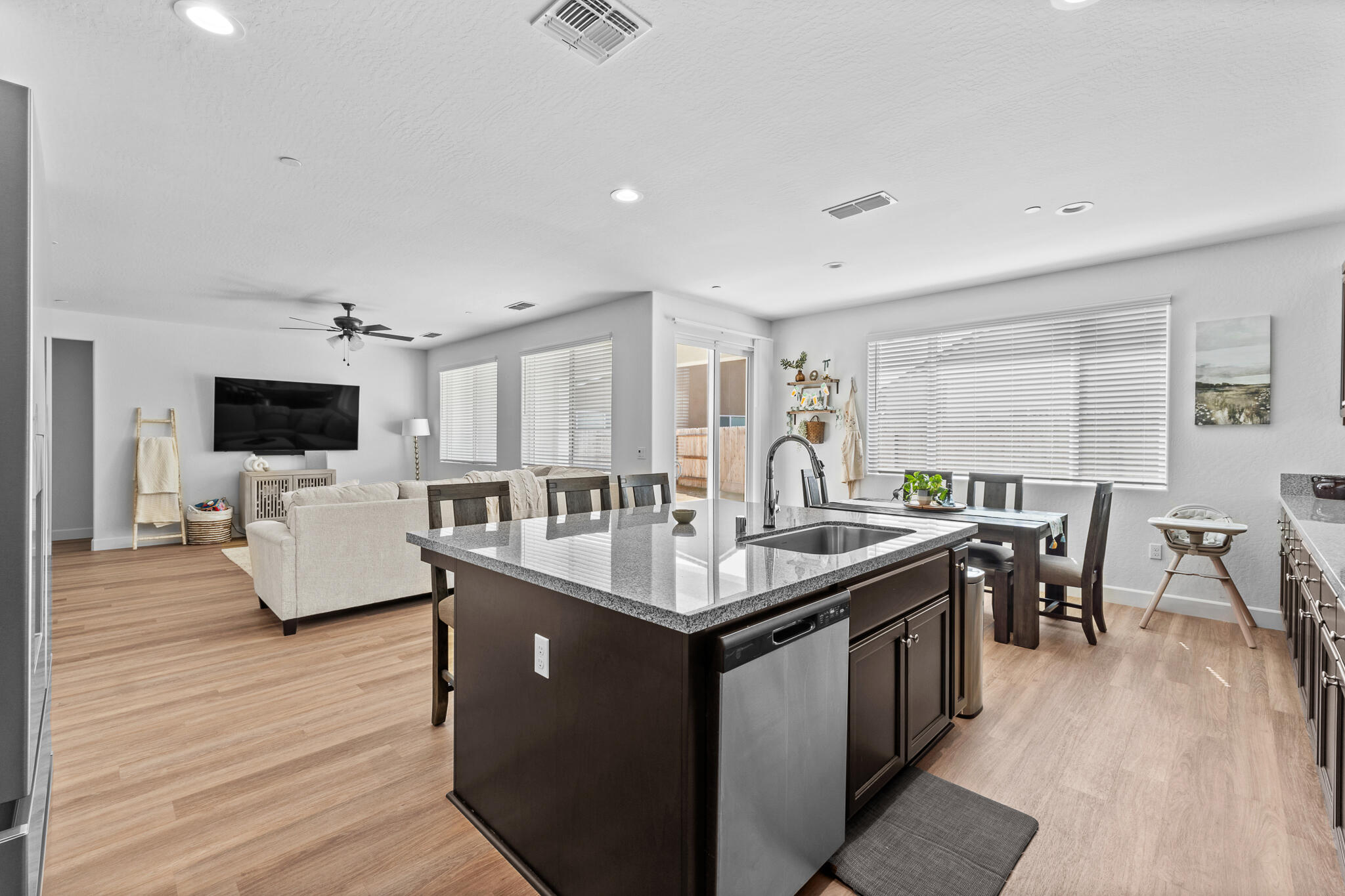 179 Ocean Ct, Tulare, CA 93274