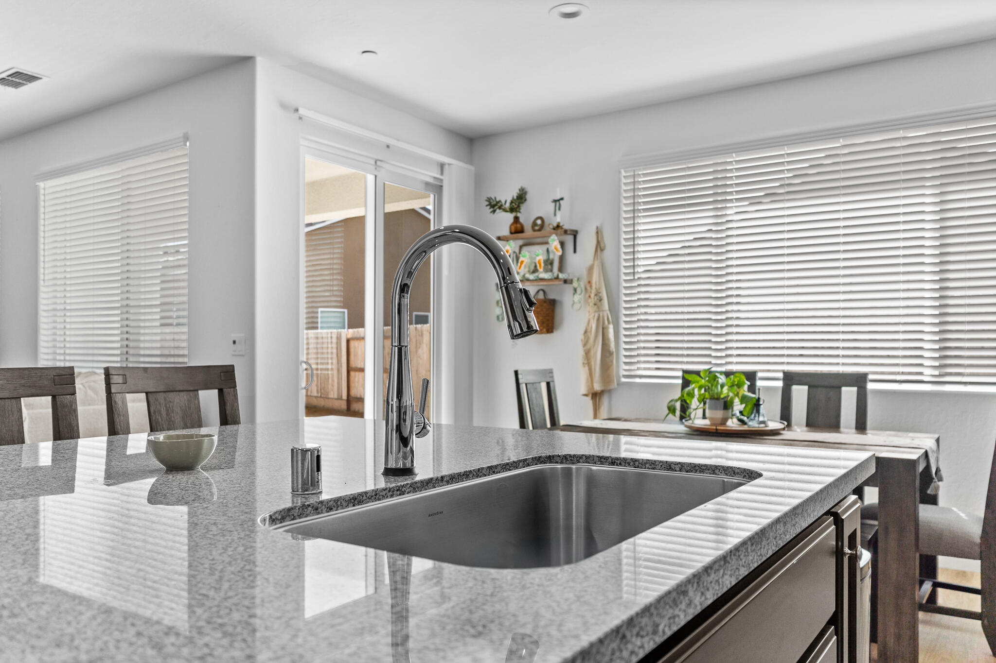 179 Ocean Ct, Tulare, CA 93274