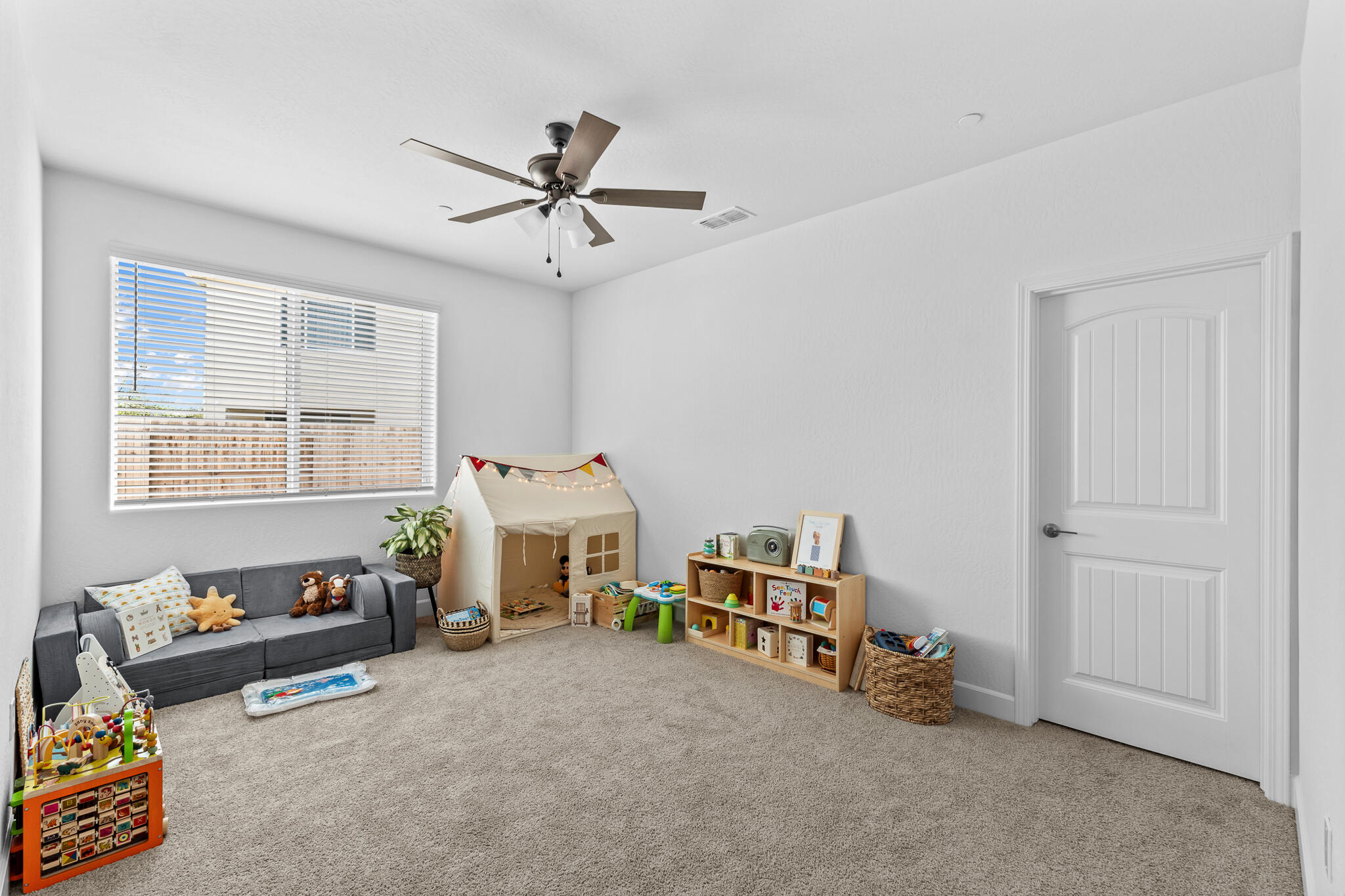 179 Ocean Ct, Tulare, CA 93274