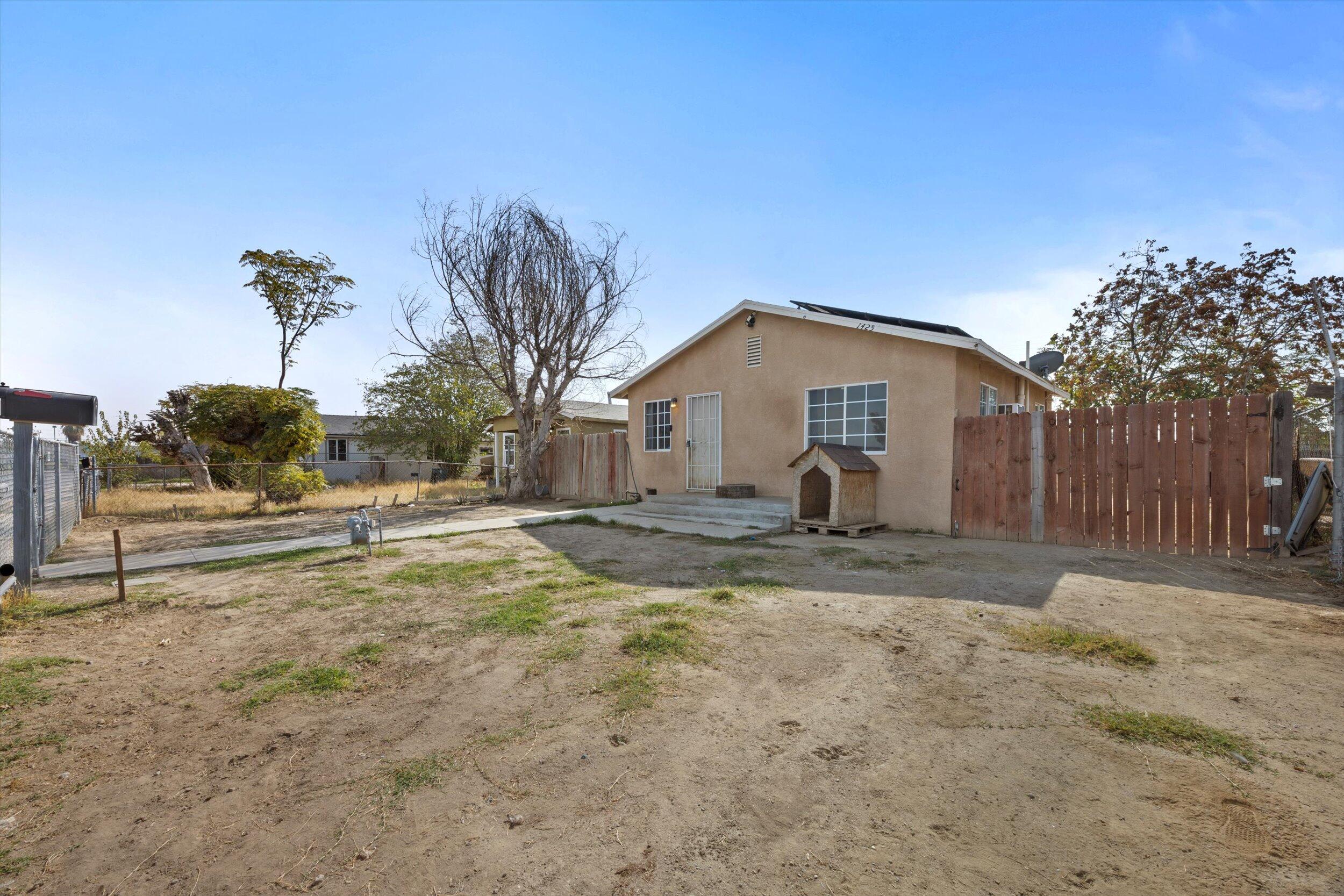 1425 Murdock St, Bakersfield, CA 93307