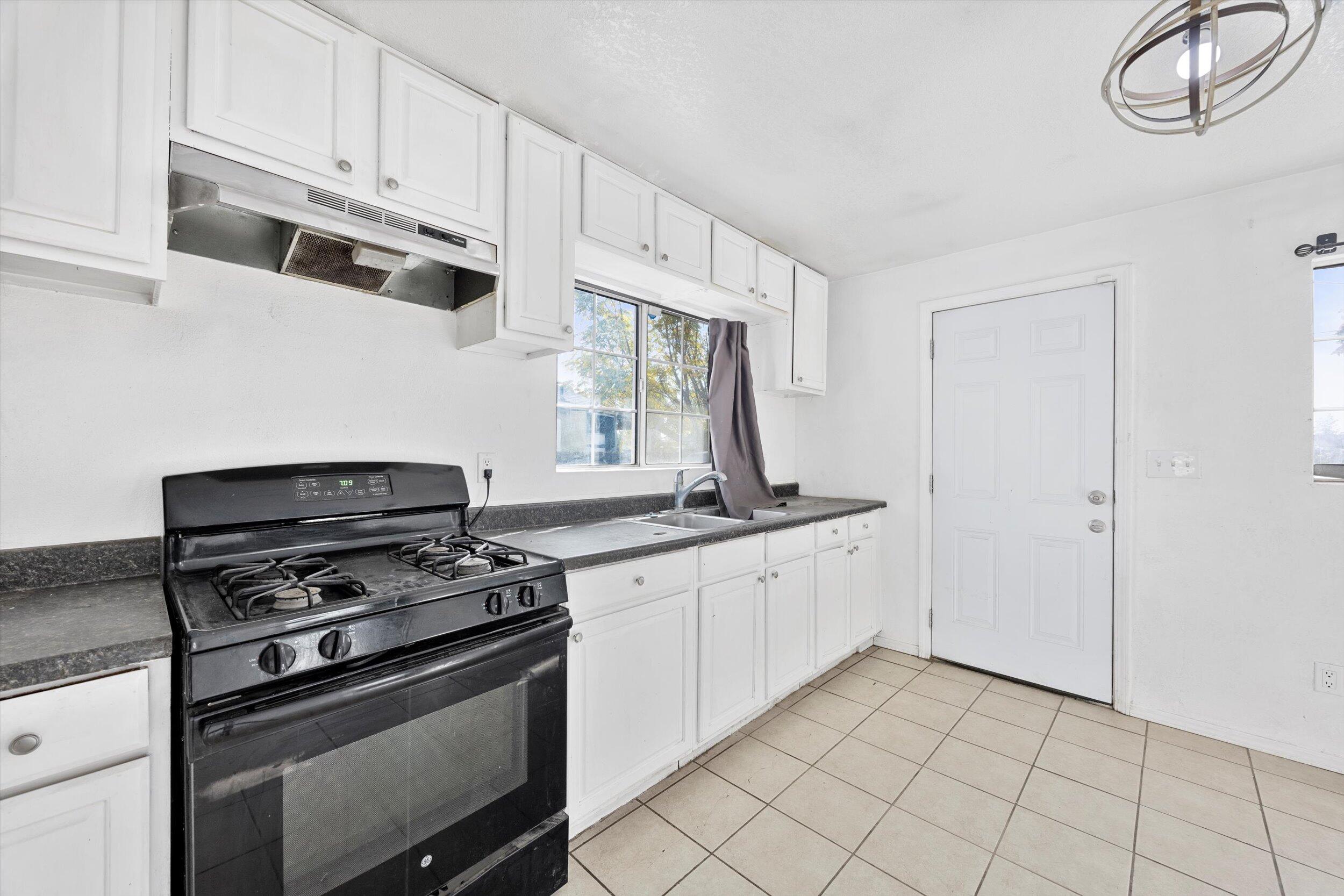 1425 Murdock St, Bakersfield, CA 93307