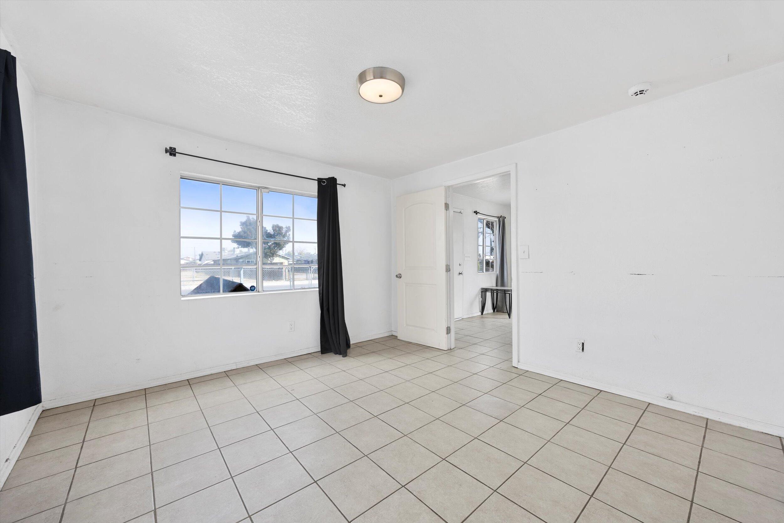 1425 Murdock St, Bakersfield, CA 93307