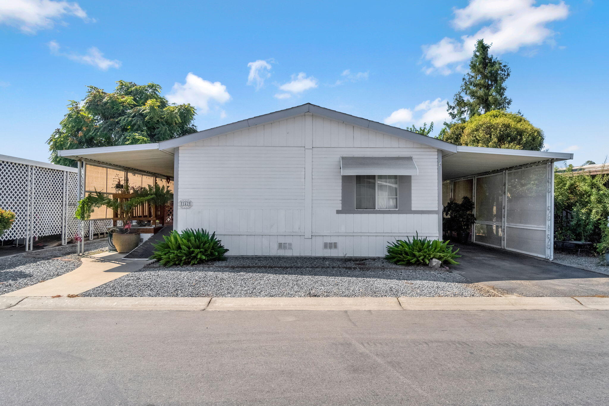 1218 E Cleveland Ave #142, Madera, CA 93638