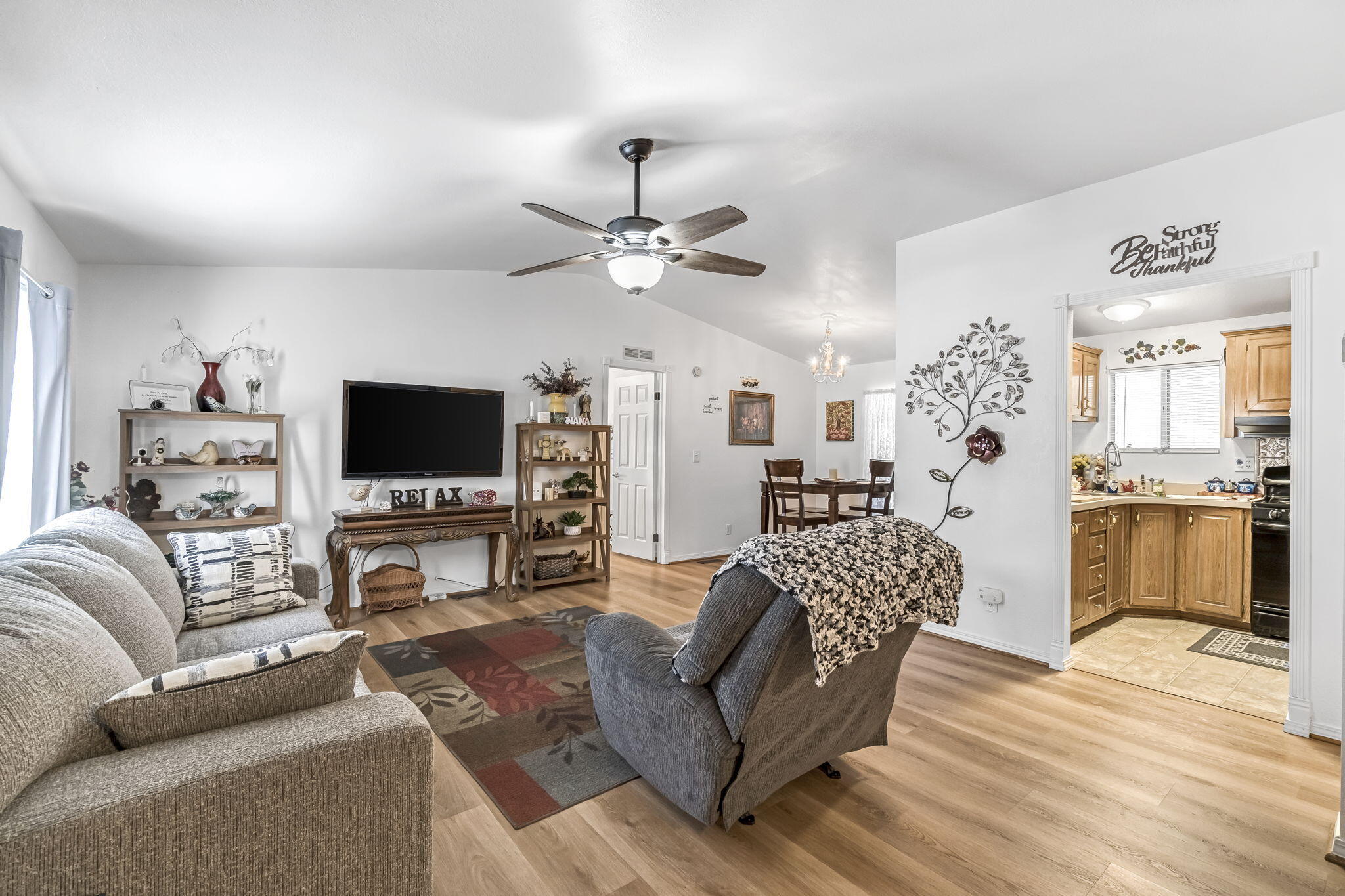 1218 E Cleveland Ave #142, Madera, CA 93638