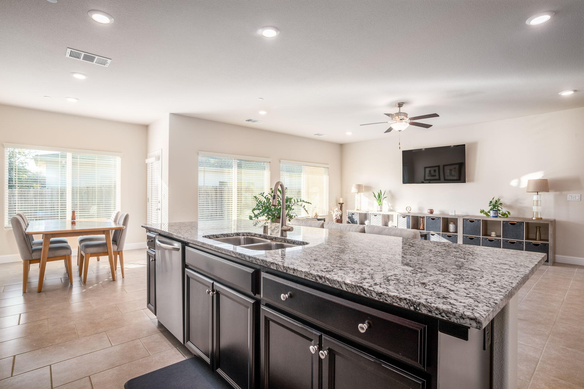 1797 Clearwater St, Tulare, CA 93274