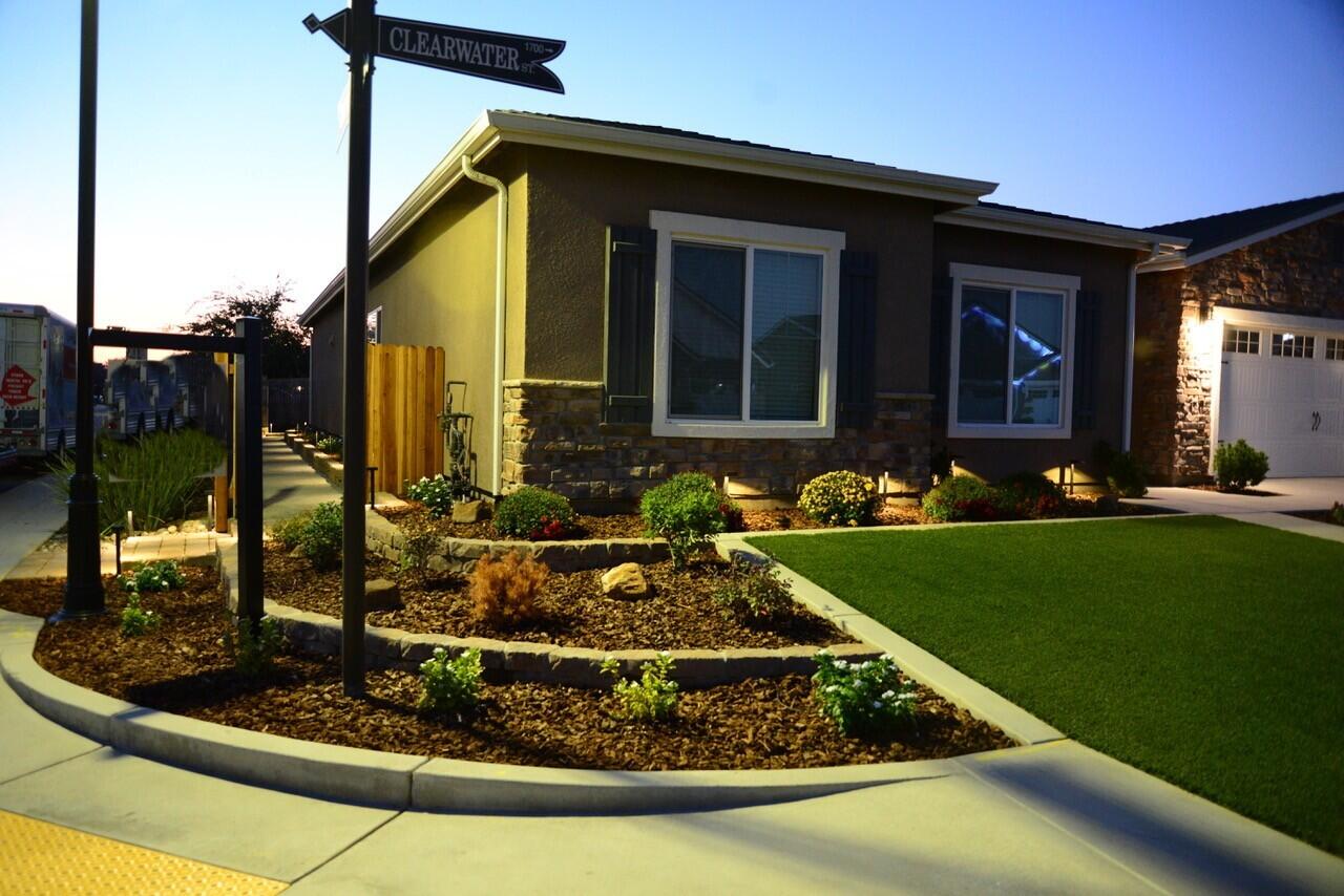 1797 Clearwater St, Tulare, CA 93274