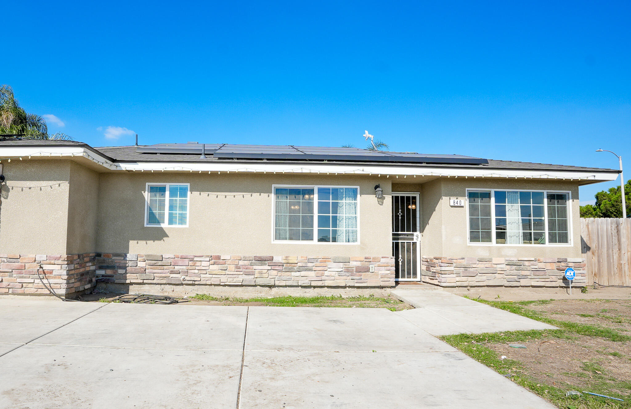 840 E Bardsley Ave, Tulare, CA 93274