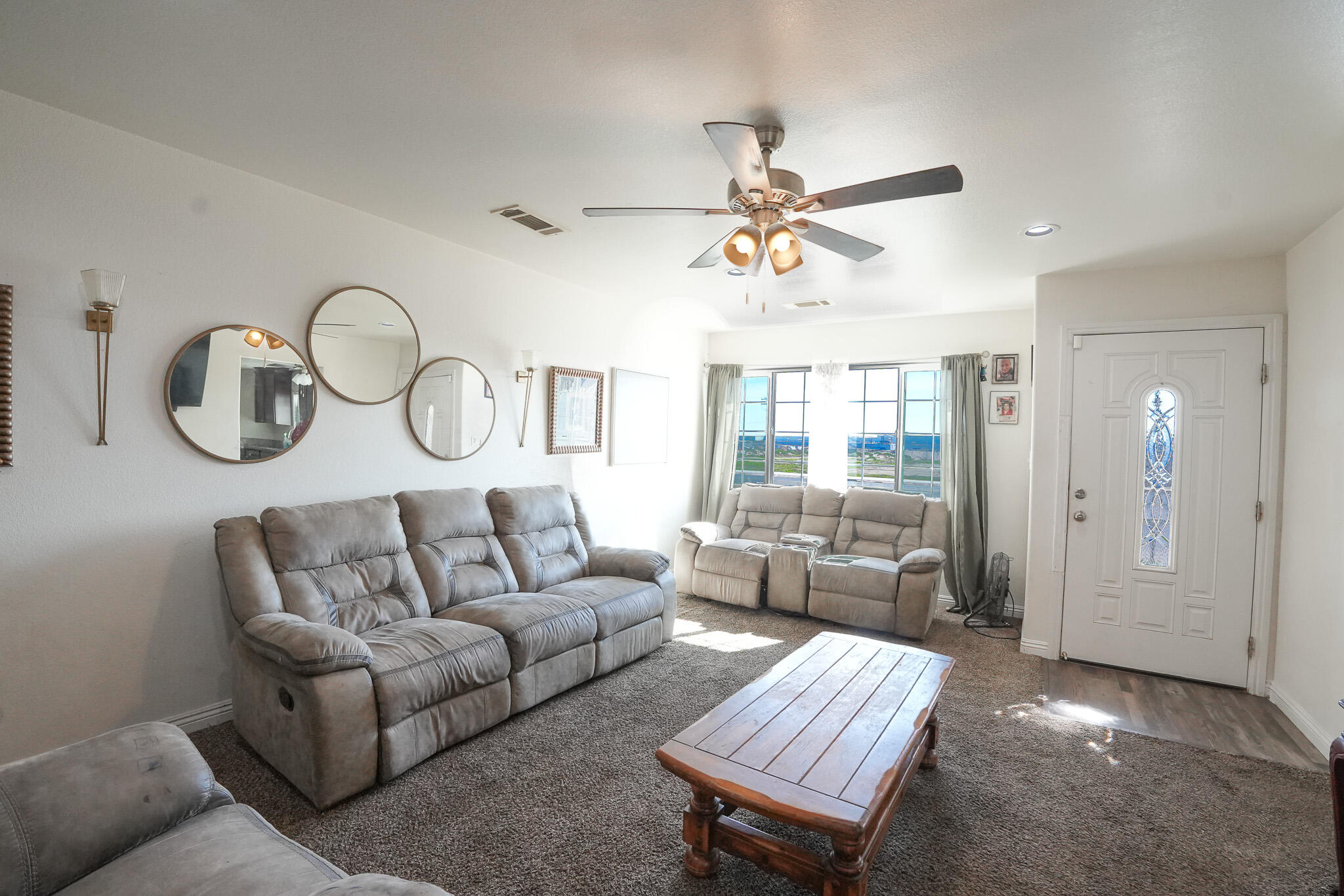 840 E Bardsley Ave, Tulare, CA 93274