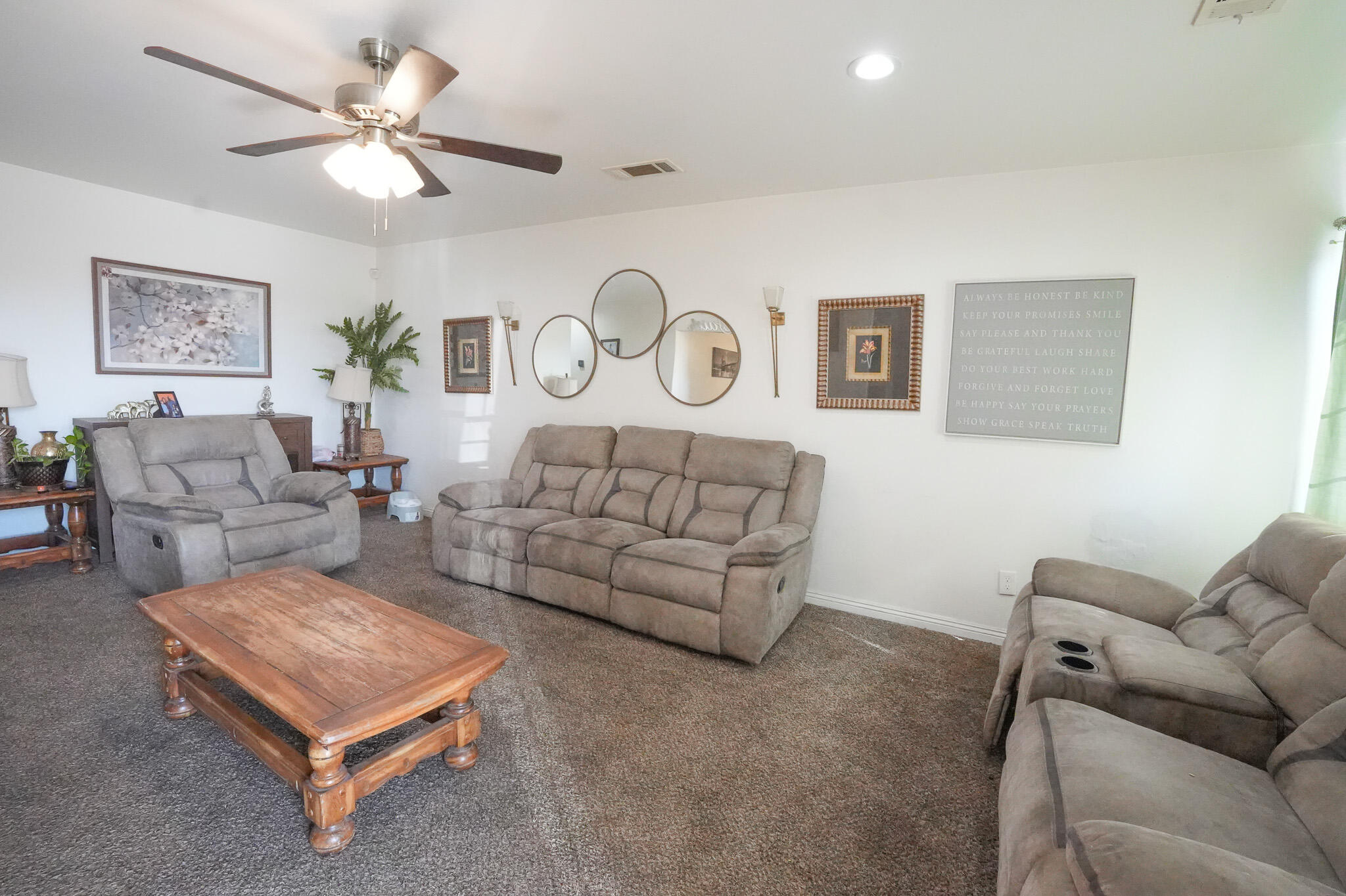 840 E Bardsley Ave, Tulare, CA 93274