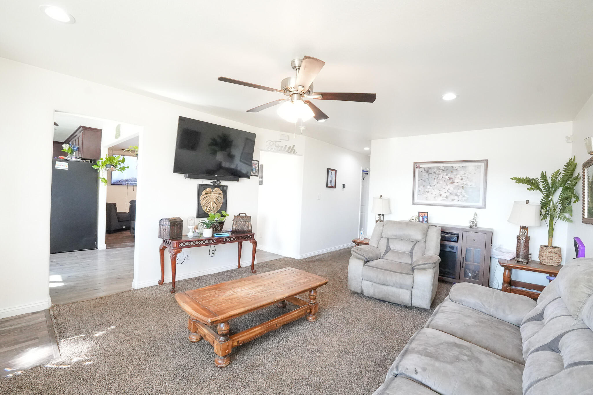 840 E Bardsley Ave, Tulare, CA 93274