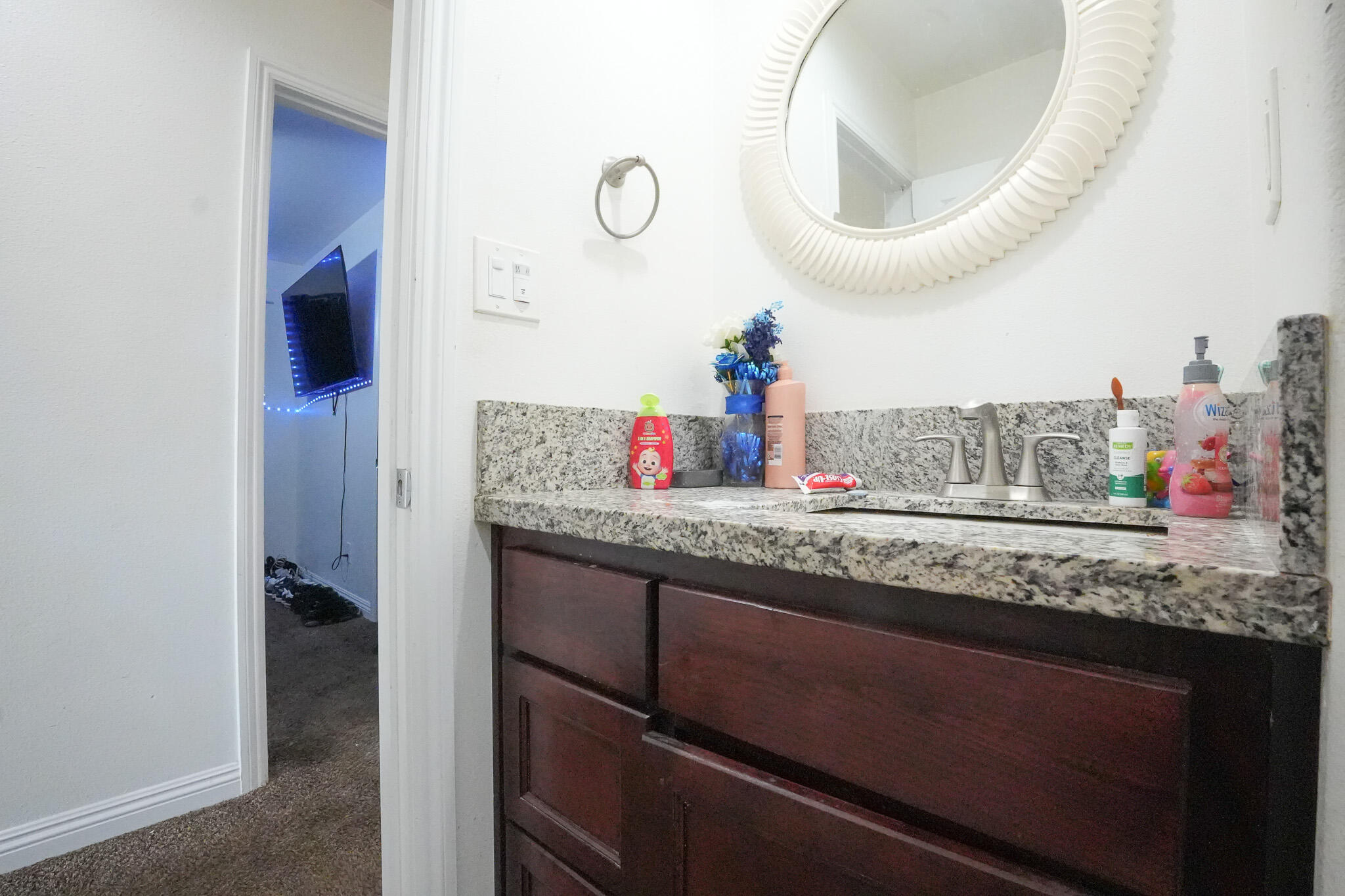 840 E Bardsley Ave, Tulare, CA 93274