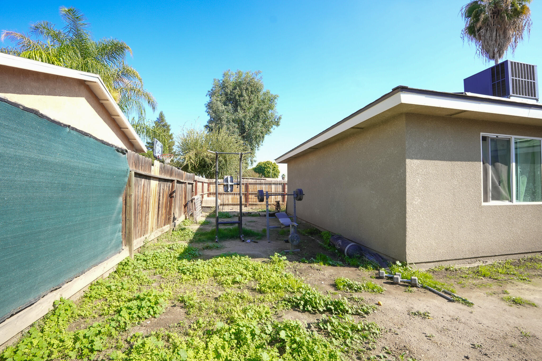 840 E Bardsley Ave, Tulare, CA 93274
