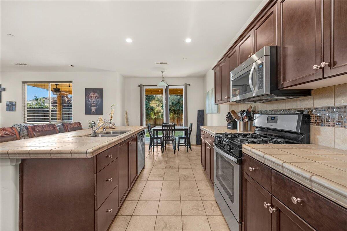 3031 SE La Vida Ct, Visalia, CA 93291