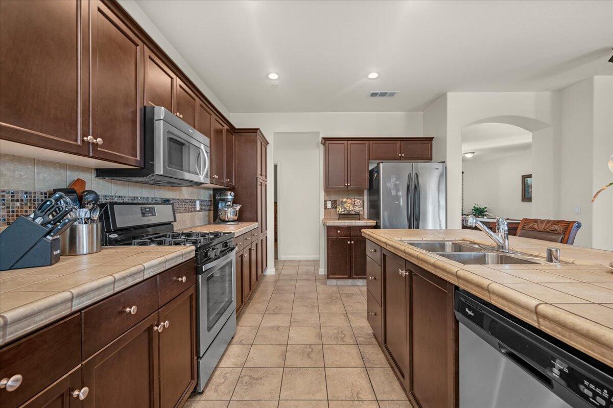 3031 SE La Vida Ct, Visalia, CA 93291