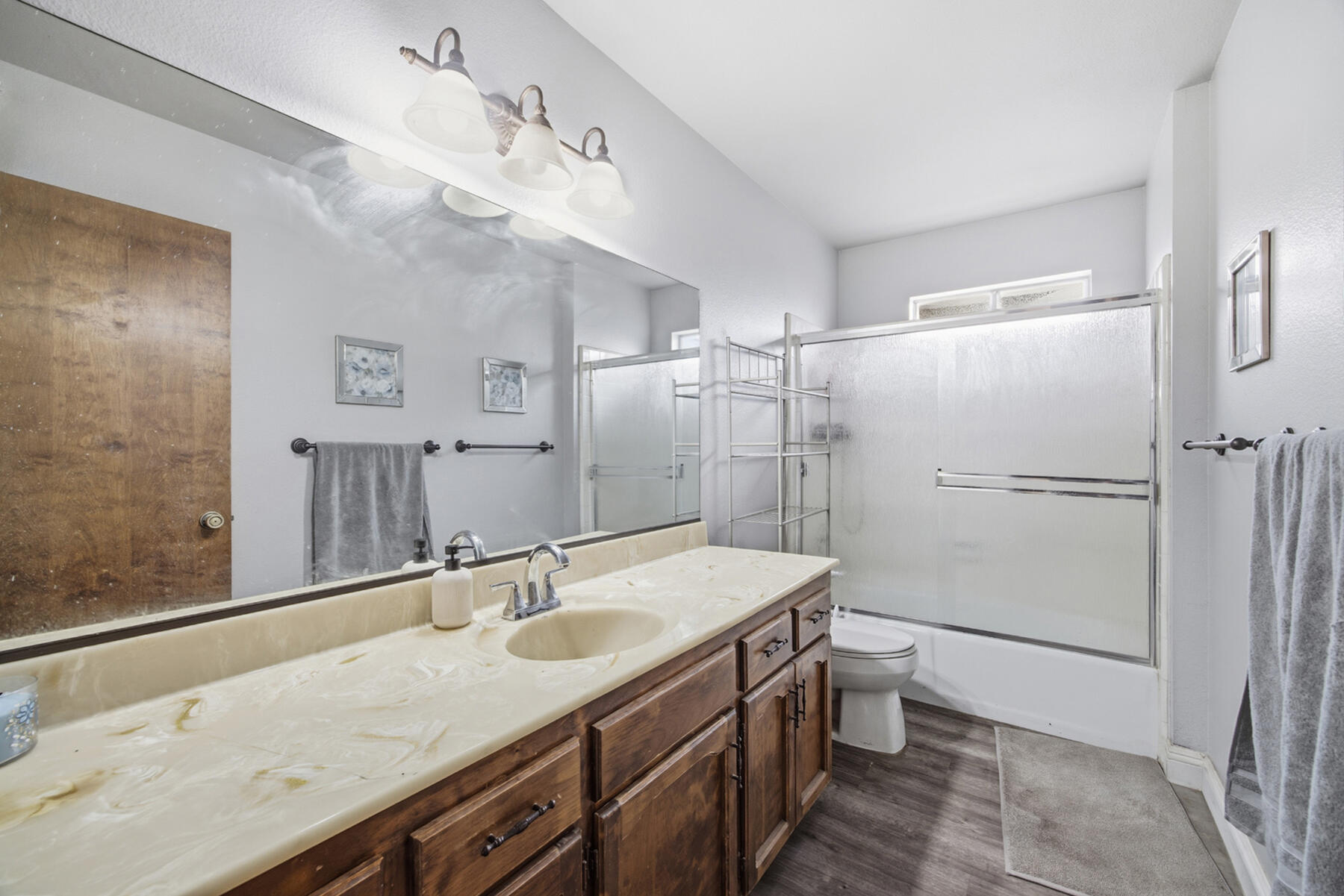 2030 S Woodland St, Visalia, CA 93277