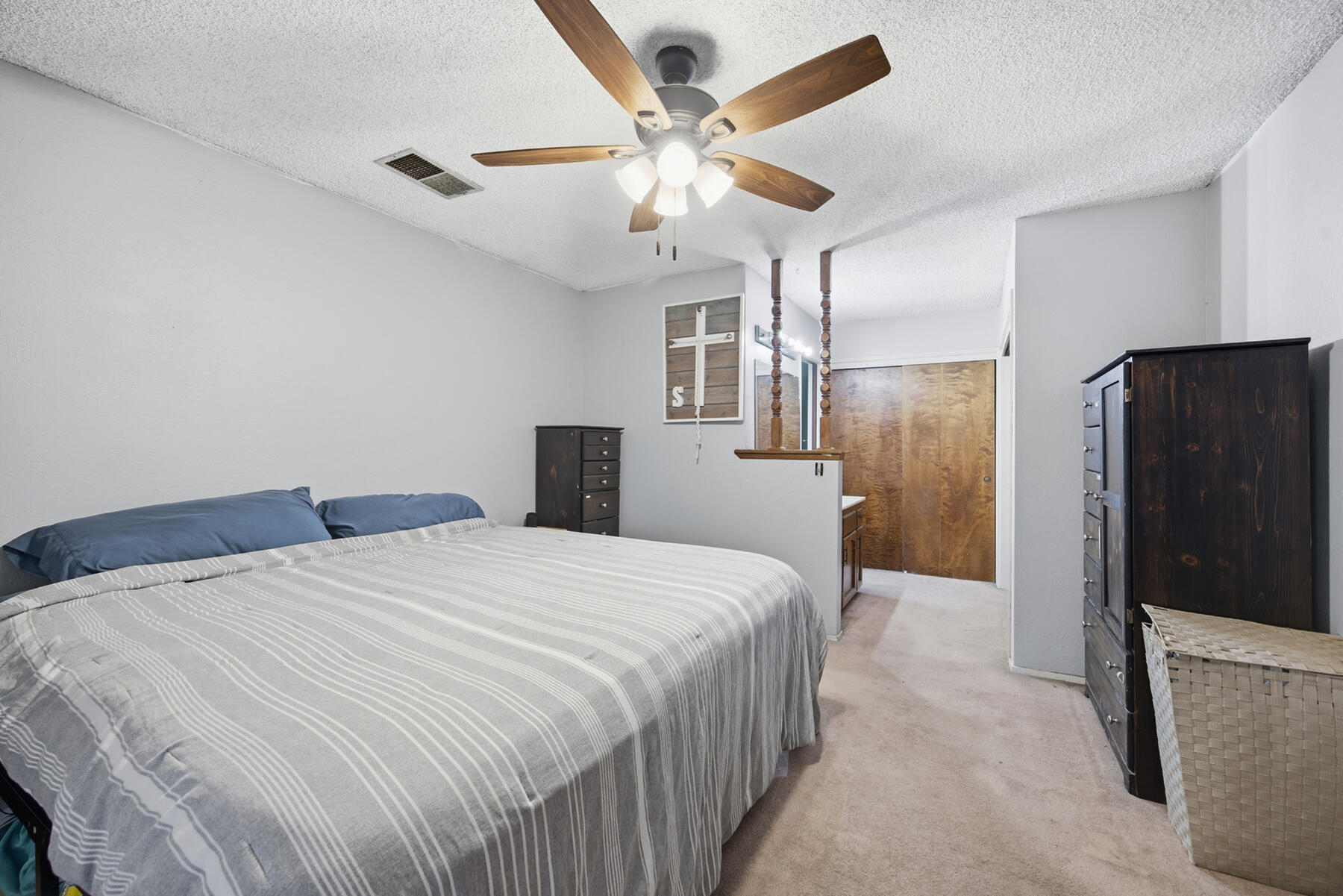 2030 S Woodland St, Visalia, CA 93277