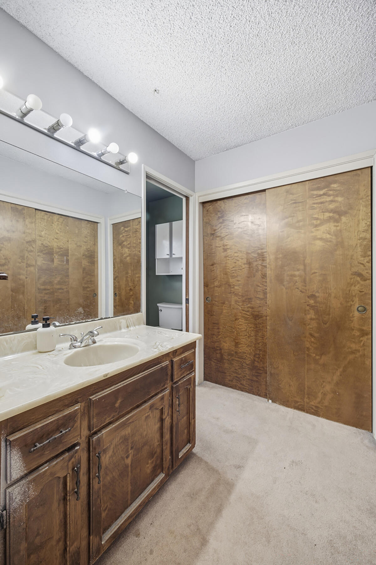 2030 S Woodland St, Visalia, CA 93277