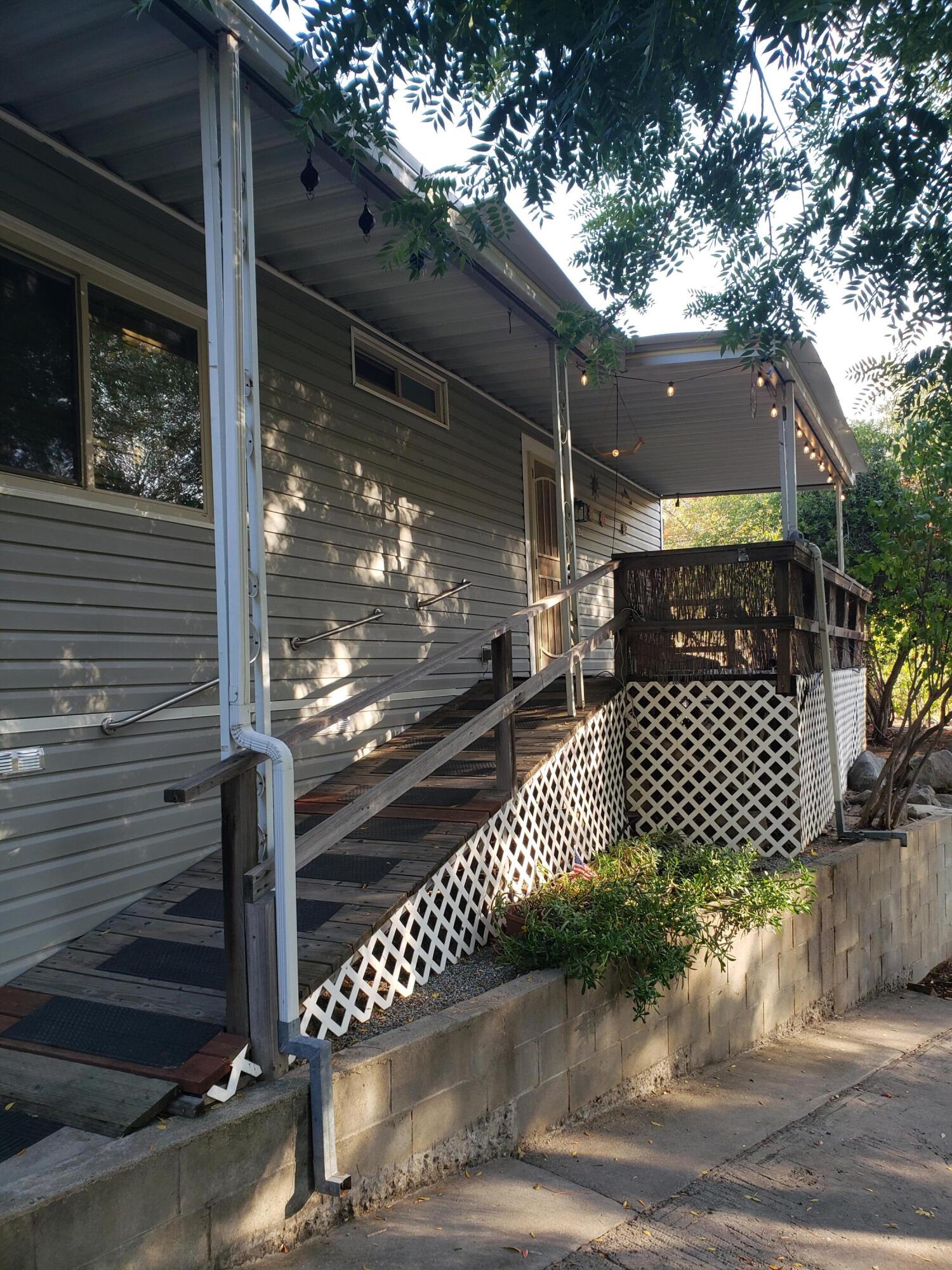 43000 Sierra Dr #20, Three Rivers, CA 93271