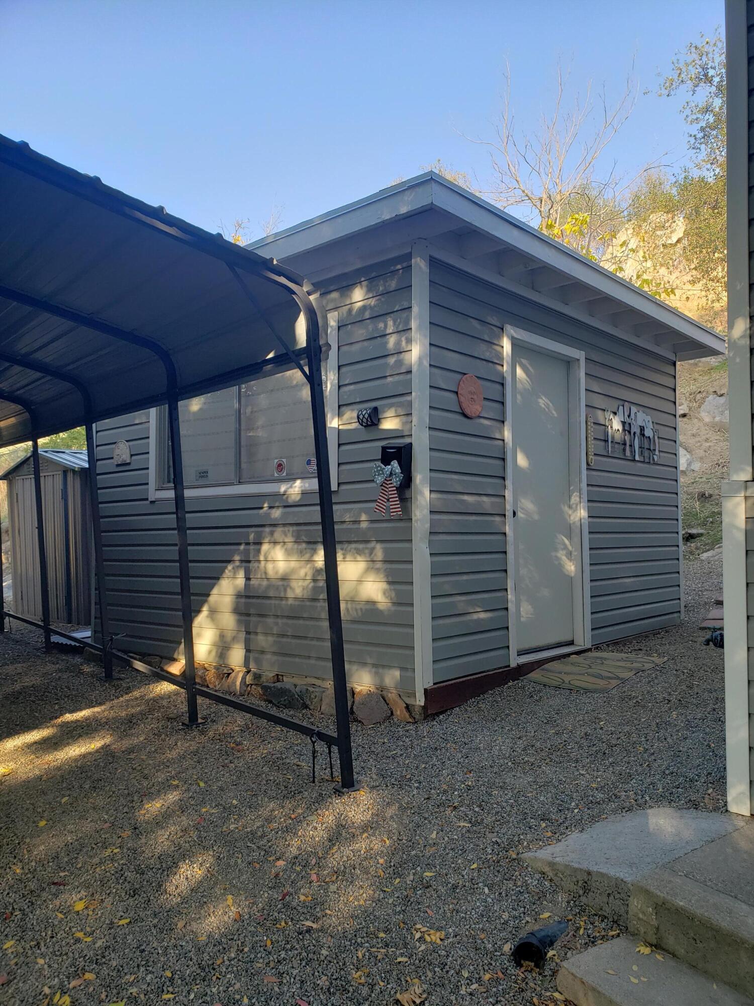 43000 Sierra Dr #20, Three Rivers, CA 93271