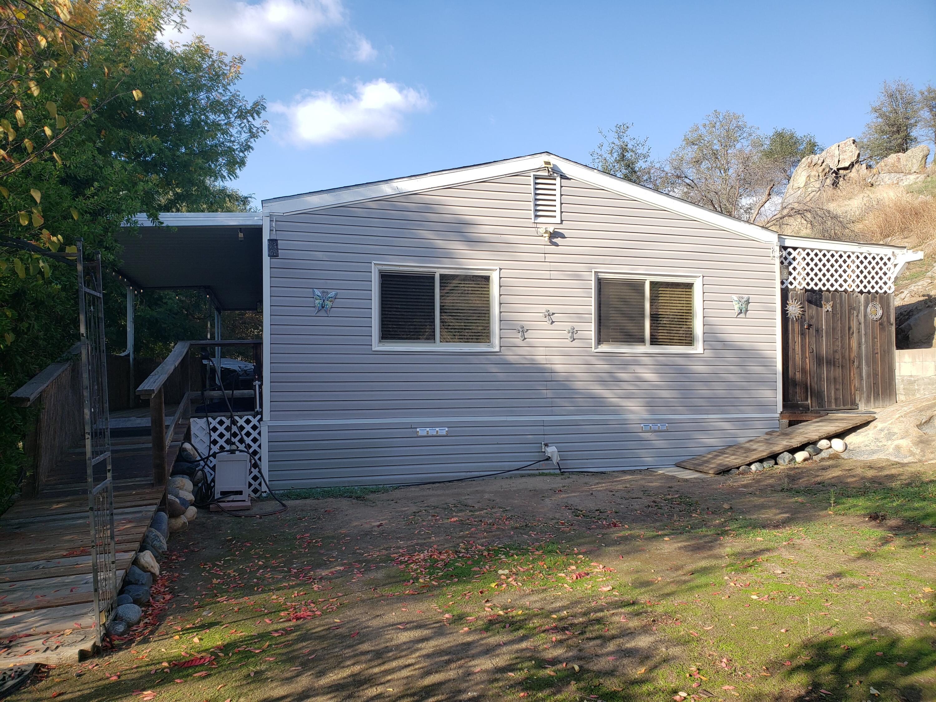 43000 Sierra Dr #20, Three Rivers, CA 93271