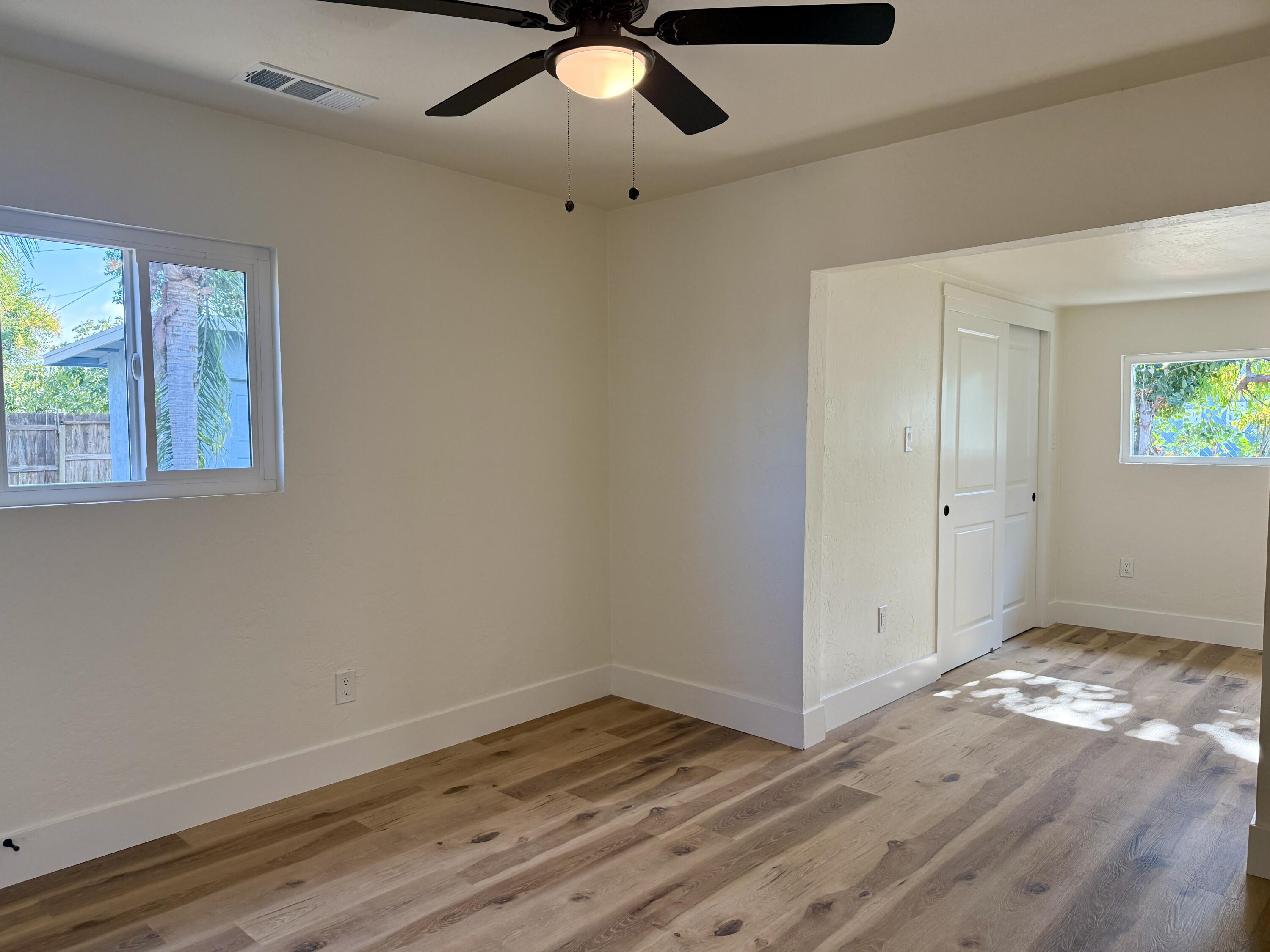 438 N Magnolia Ave, Farmersville, CA 93223