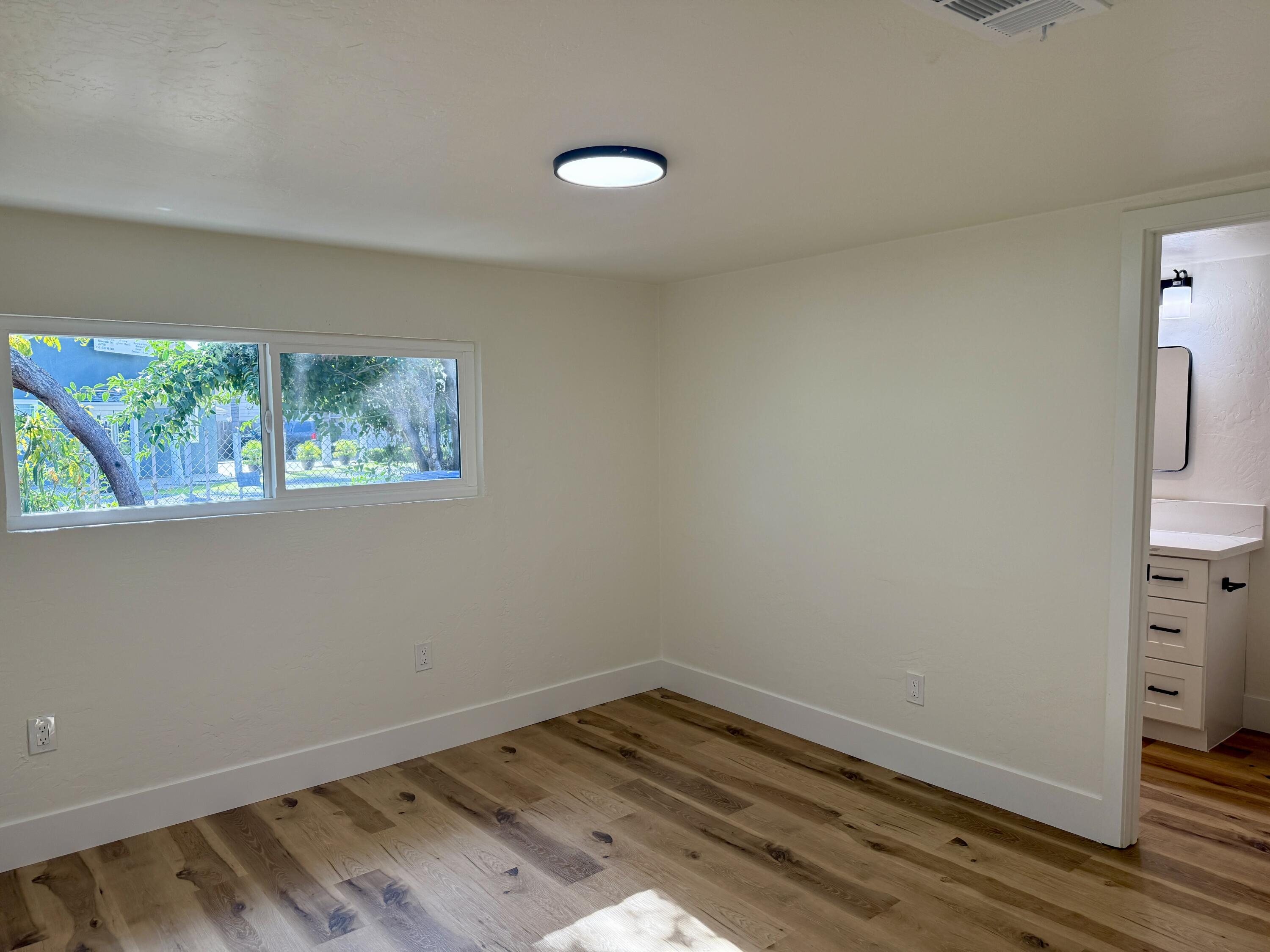 438 N Magnolia Ave, Farmersville, CA 93223