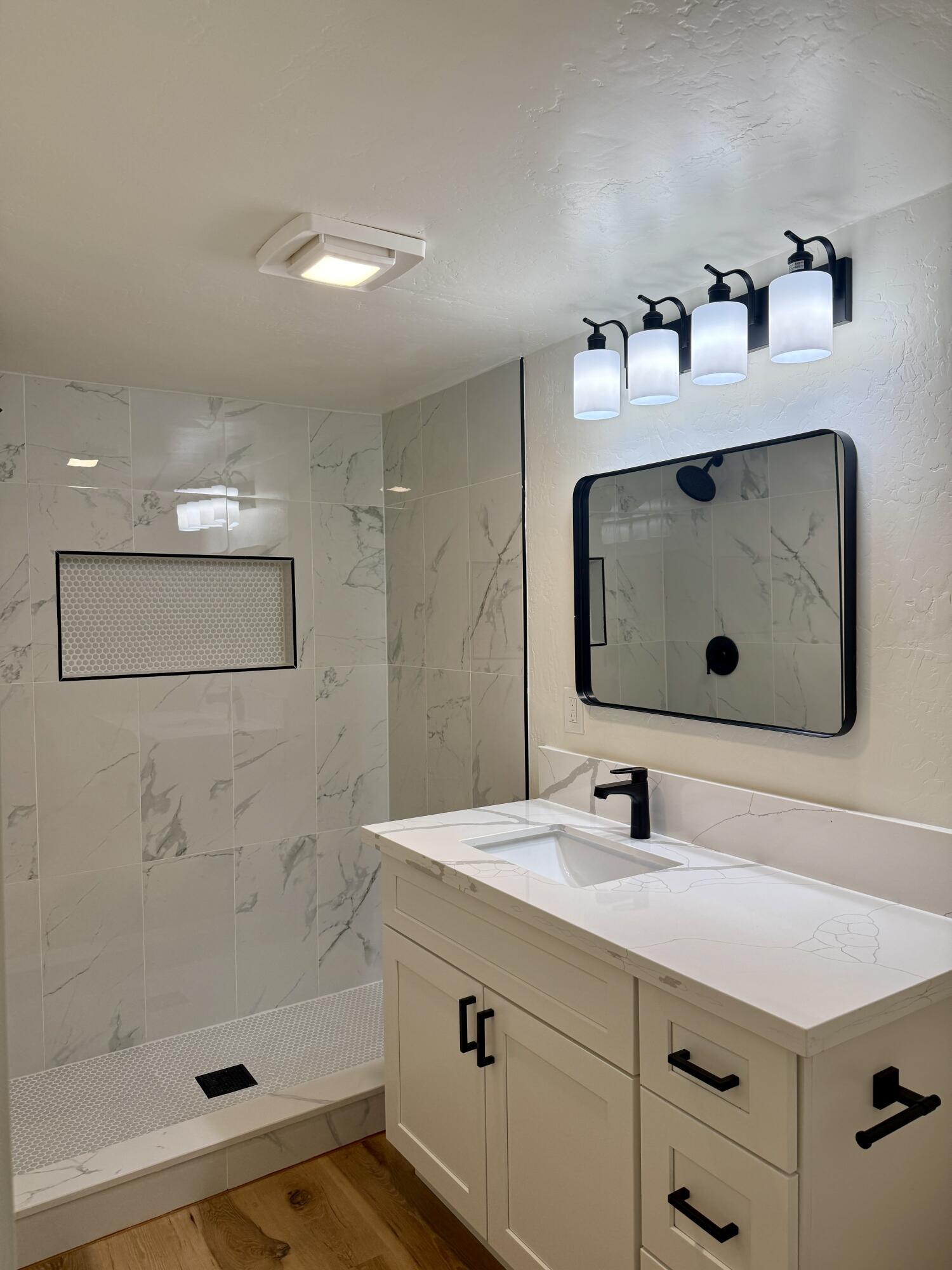 438 N Magnolia Ave, Farmersville, CA 93223