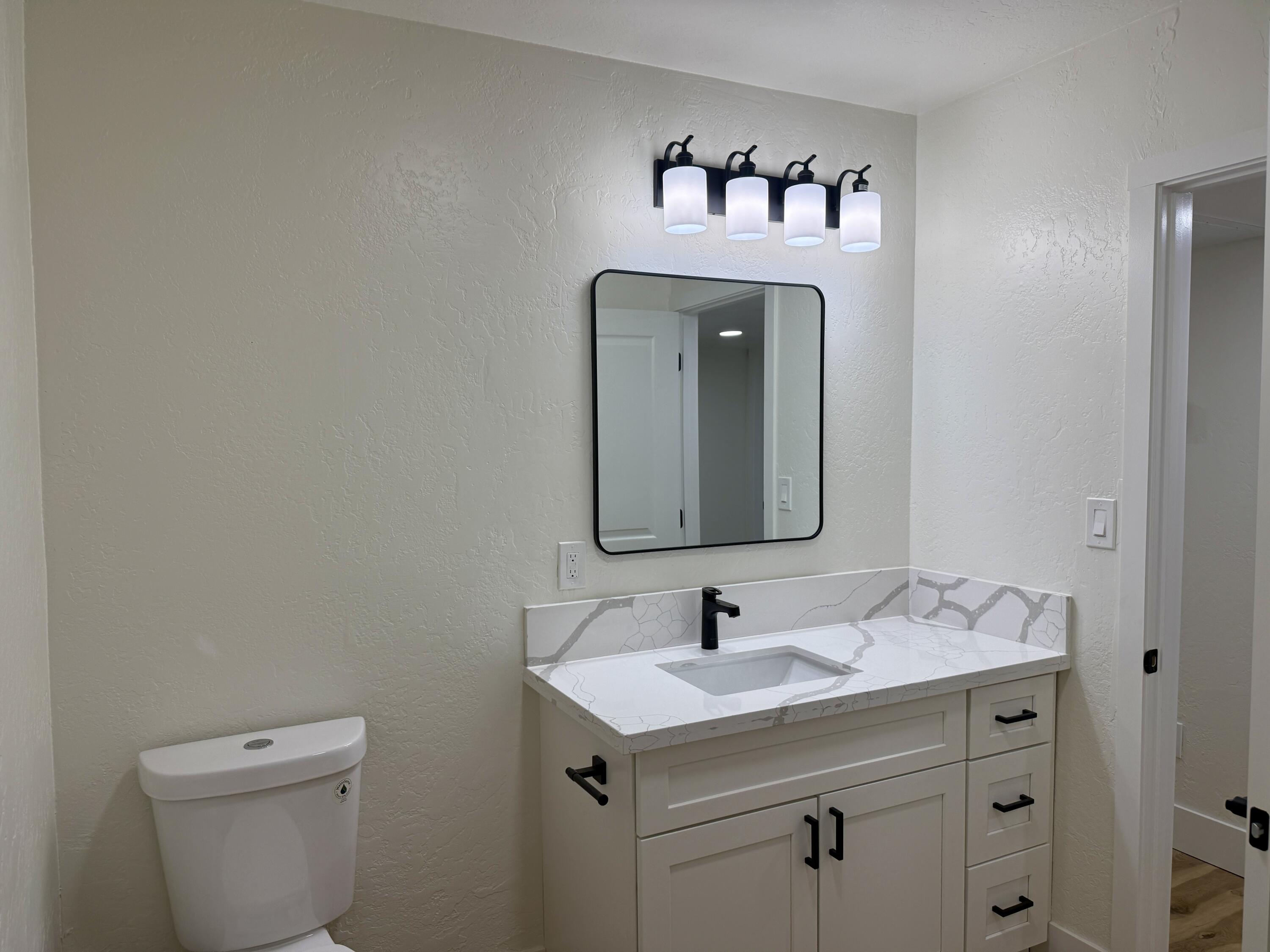 438 N Magnolia Ave, Farmersville, CA 93223