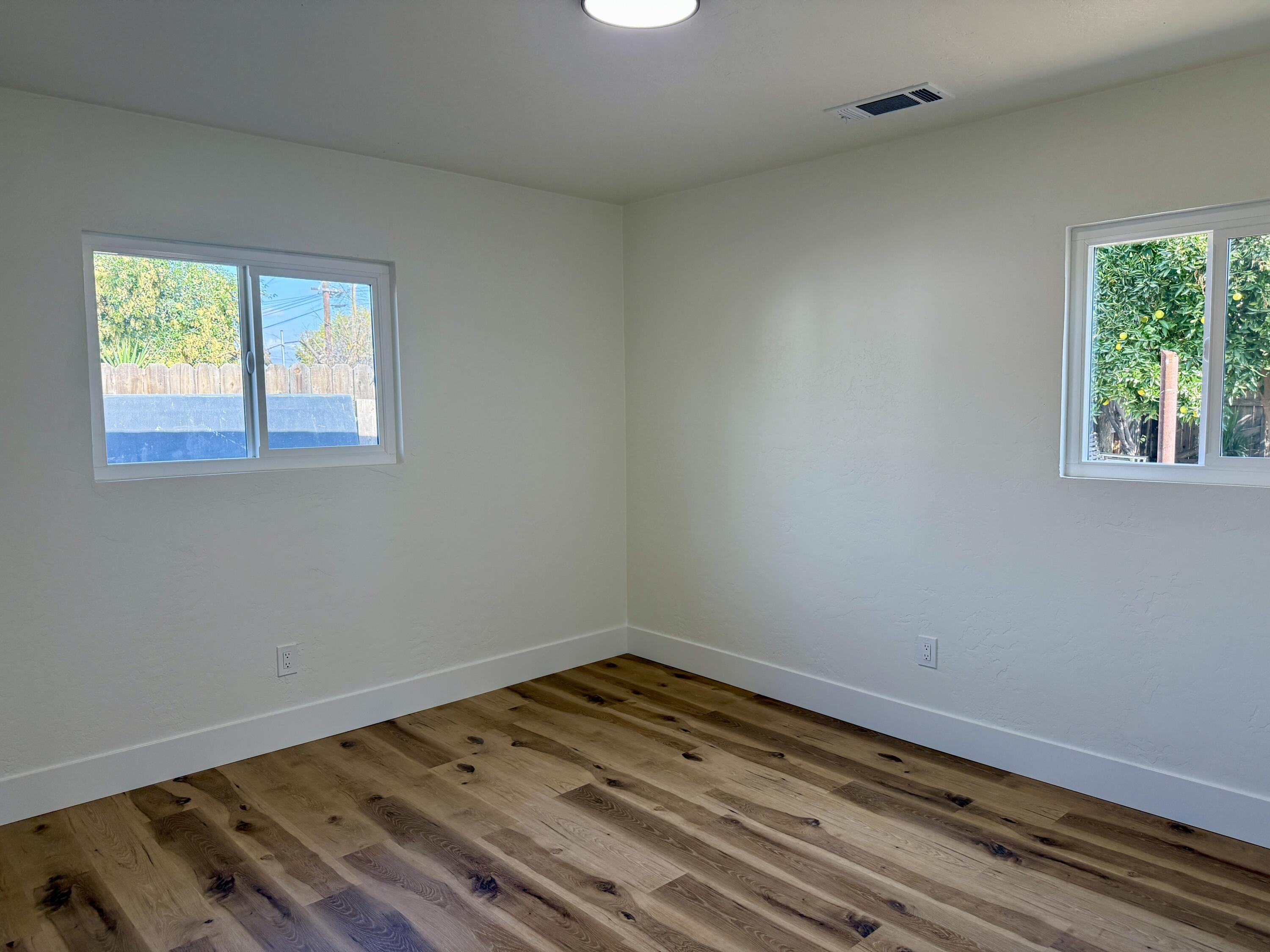 438 N Magnolia Ave, Farmersville, CA 93223